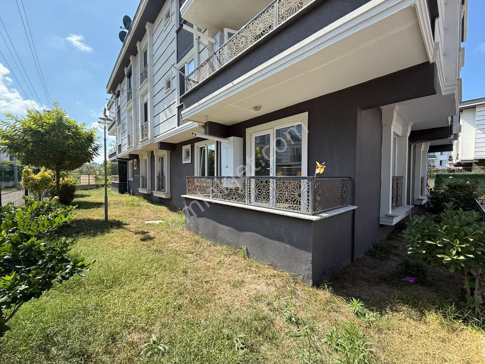 Karasu'nun Gözde Bölgesinde Havuzlu Sitede Oturumluk 2+1 Daire - Görsel 2