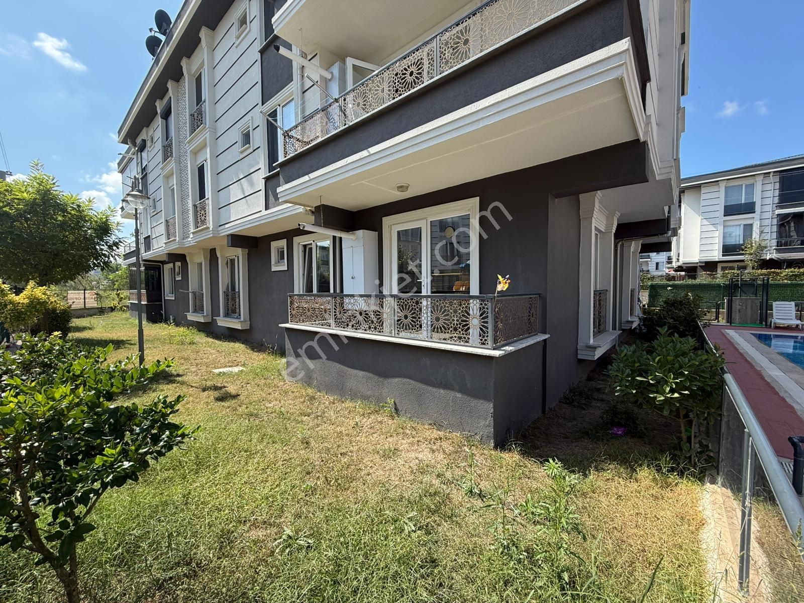 Karasu'nun Gözde Bölgesinde Havuzlu Sitede Oturumluk 2+1 Daire - Görsel 4