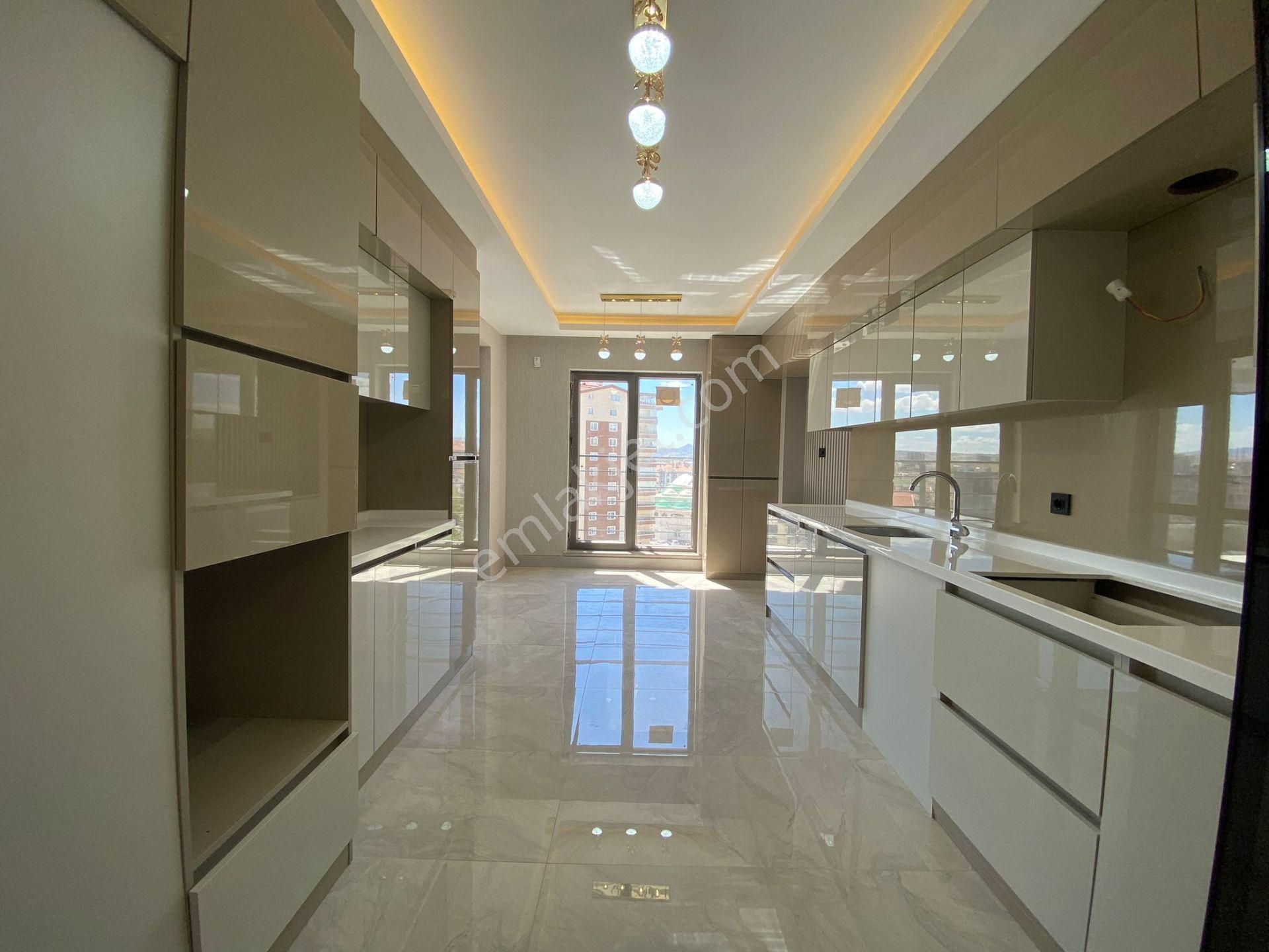 Nasip'ten Satılık Masrafsız Site İçerisinde Lüx 4+1