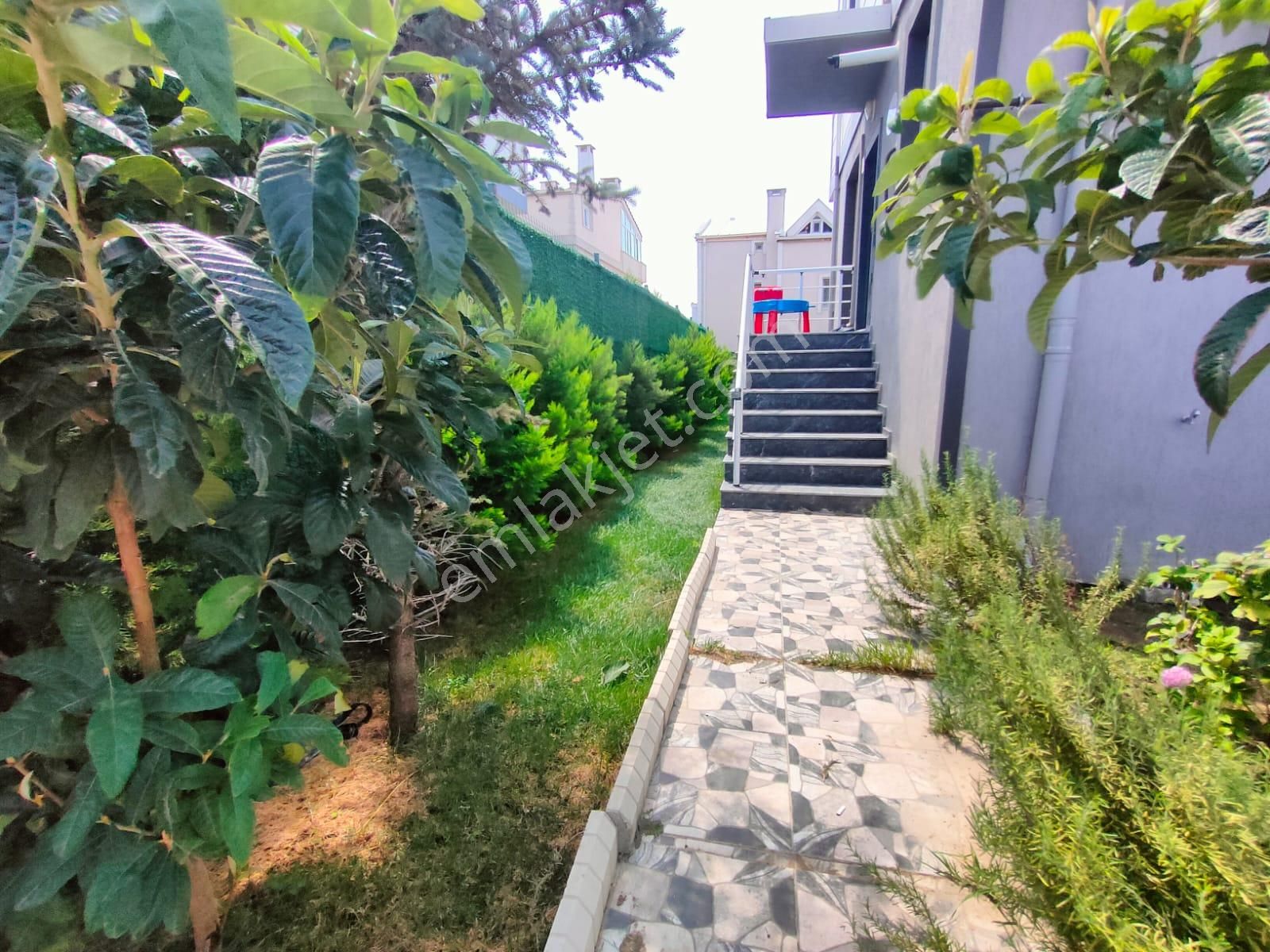 Yeniçiftlik Merkezde Sağlık Ocağının Dibinde Merkezi Konumlu Villa - Görsel 3