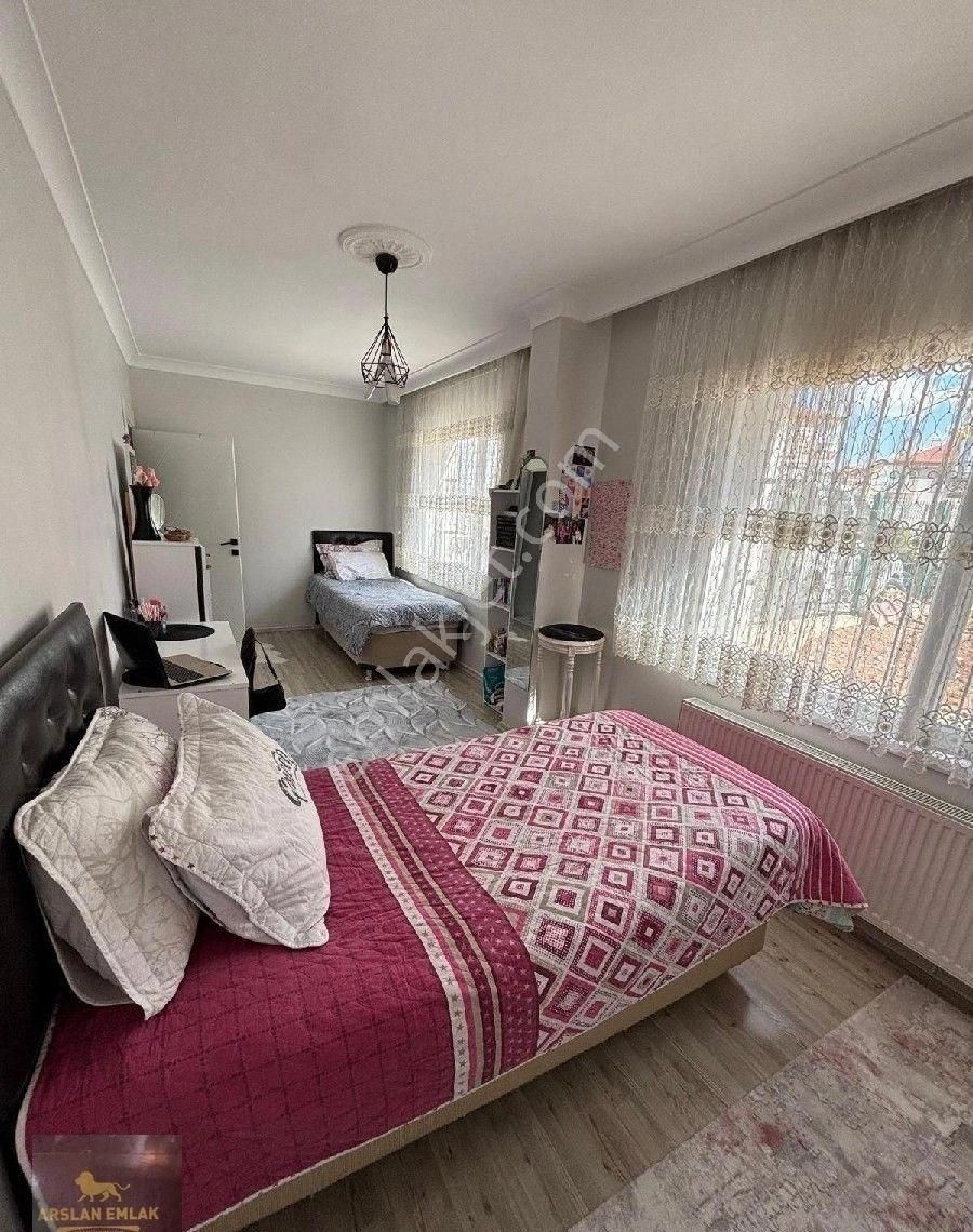 Beşikkaya Mah.kat .1 Asansörlü İskanlı 145m2 Bagımsız 4+1 Satılık Daire Kacmaz - Görsel 2