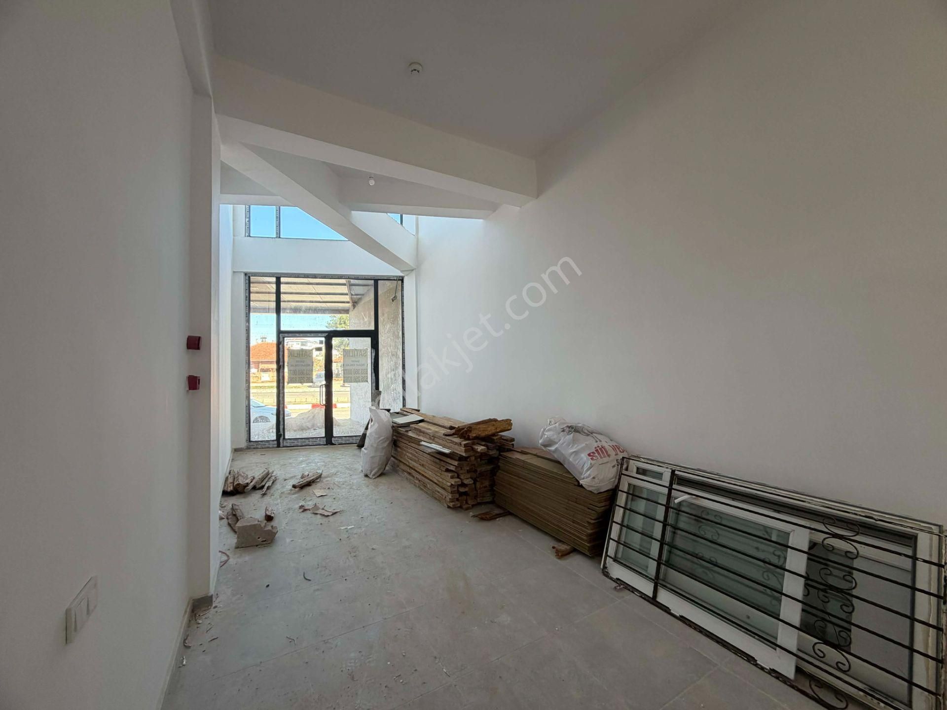 Şafak Emlak Satılık Dükkan Gazi Mah Cad Üzeri Sıfır 3katlı 102m2