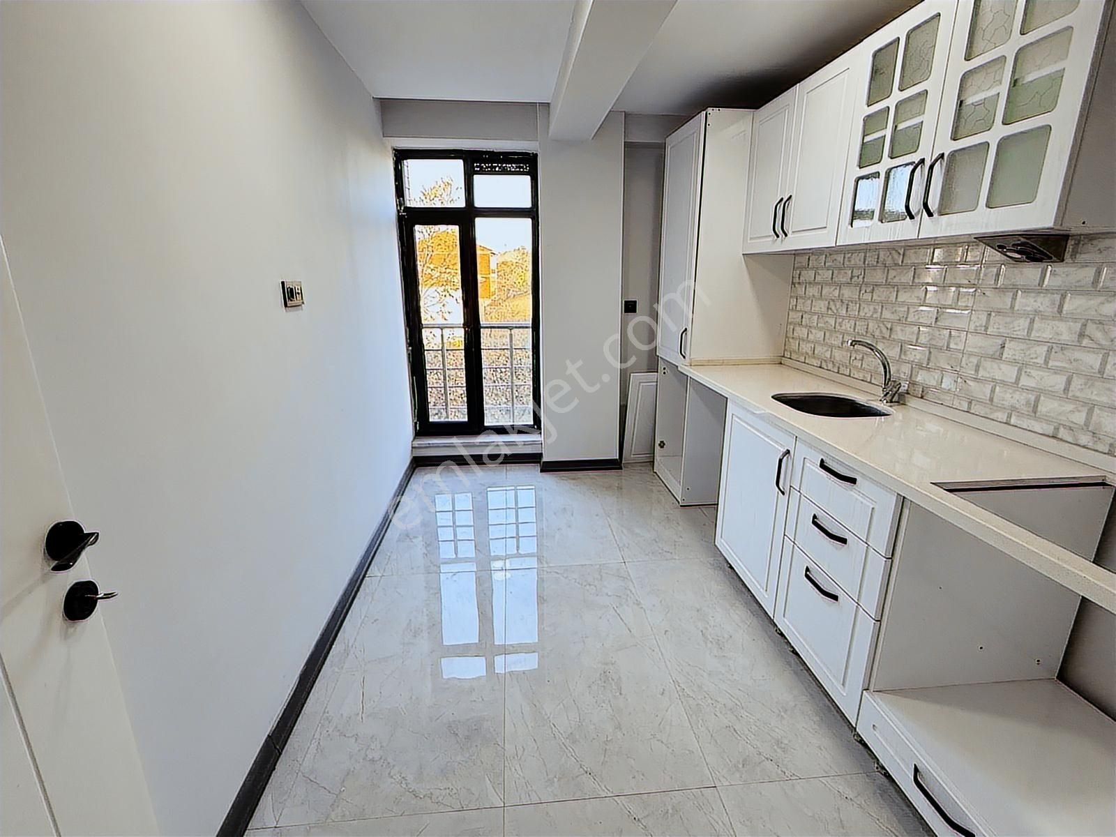 Özbey Emlaktan Vergi Dairesi Yakını Yerden Isıtma Kiralık 2+1 - Görsel 3