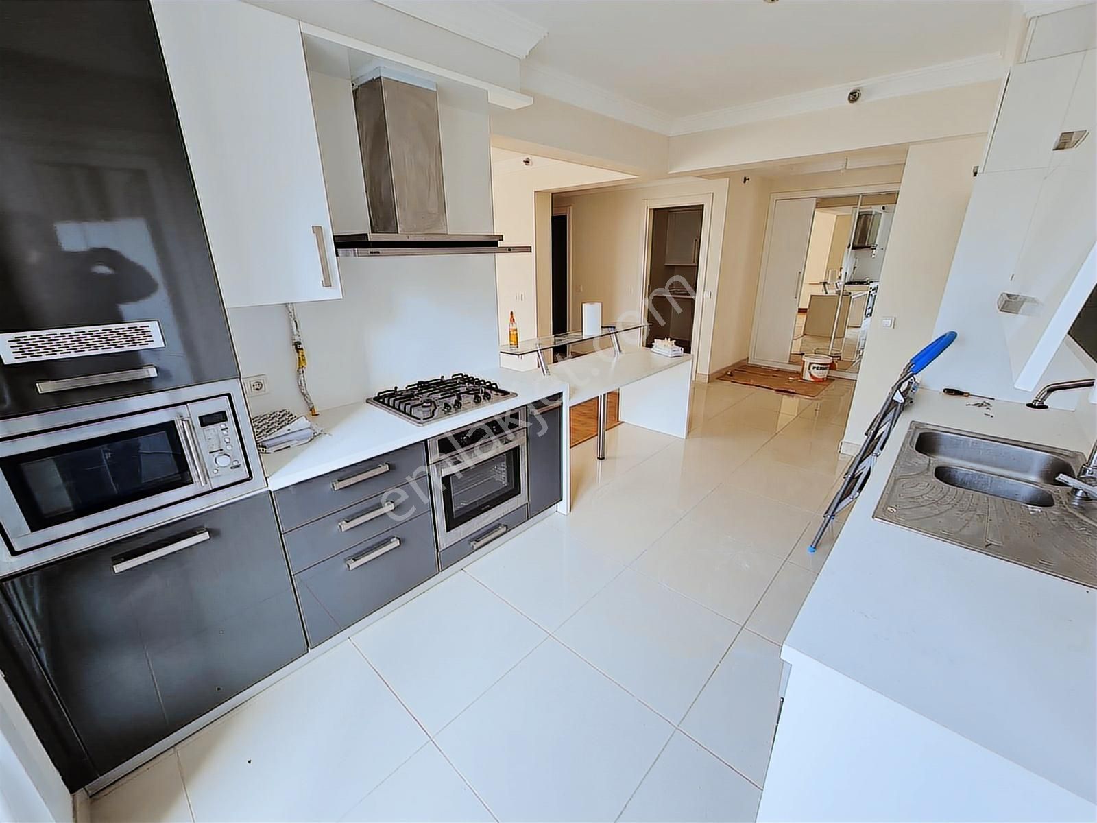 Halkalı Avrupa 2 Konutlarında 1+1 107m2 Kapalı Teraslı Kiralık - Görsel 10