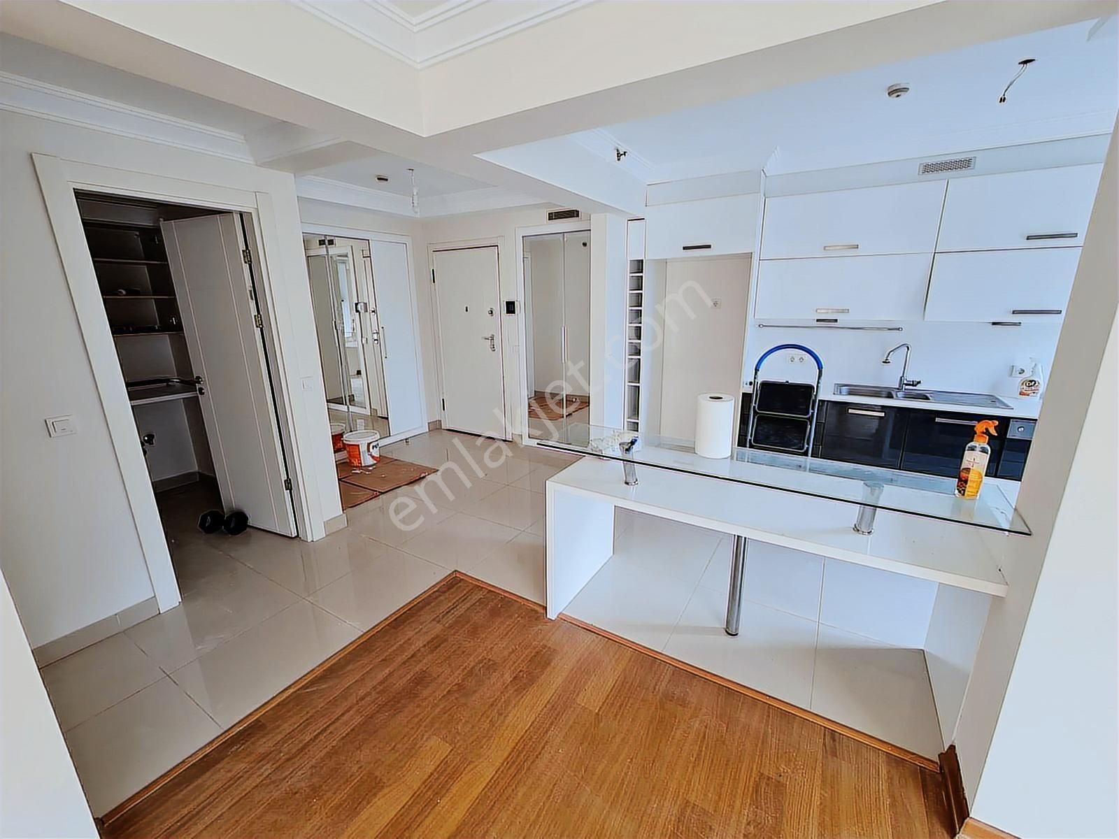 Halkalı Avrupa 2 Konutlarında 1+1 107m2 Kapalı Teraslı Kiralık - Görsel 3