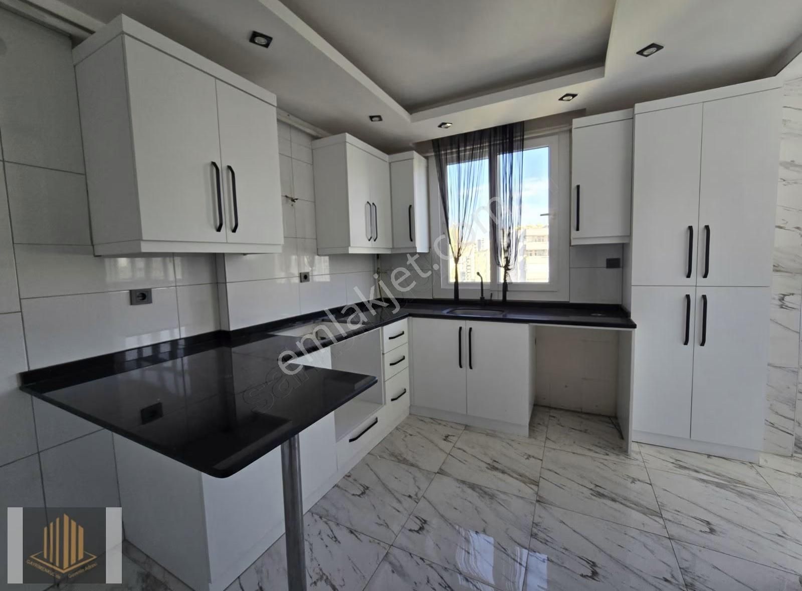 Sağlam'dan Öğretmen Blv. Üzeri Ful Yapılı Masrafsız Geniş Oturum