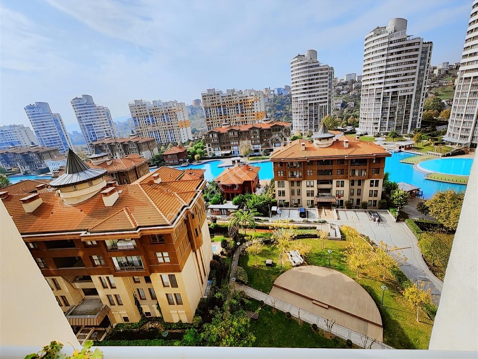 Halkalı Bosphorus City Sitesinde Peyzaj/göl Manzaralı 3+1 Lüks