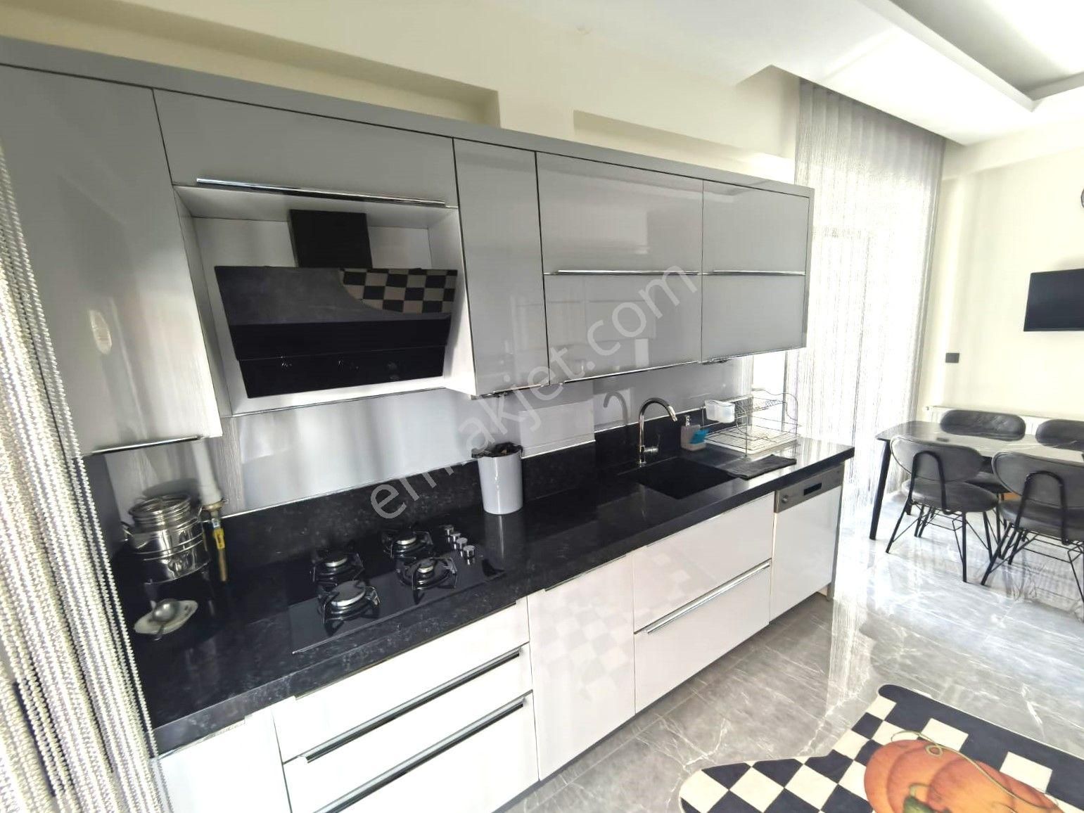 🌟aygül'den Akçay'da 🌟5 Yaşında Asansörlü Ebeveyn Banyolu Doğalgazlı Cam Balkonlu 2+1 Satılık Daire
