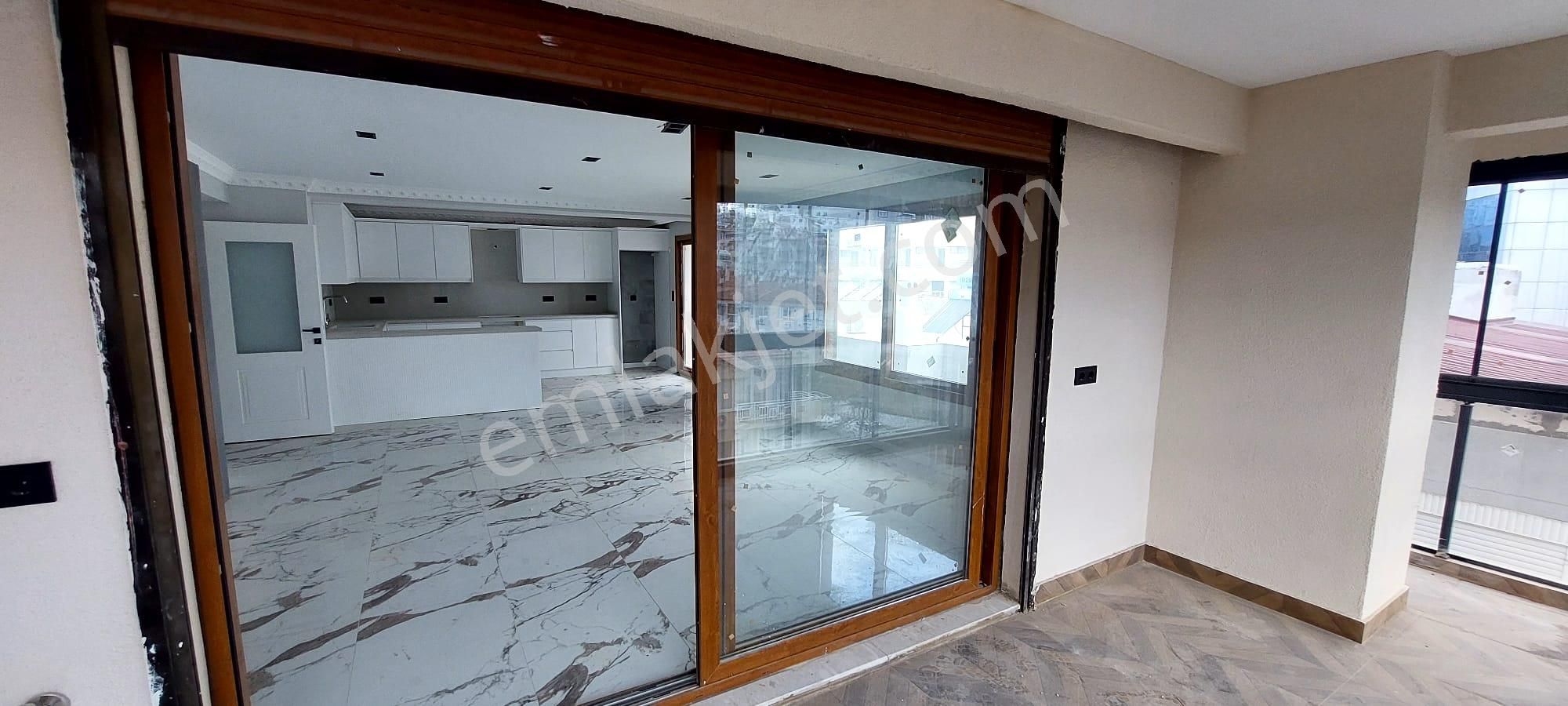 Kuşadası Marinada Asansörlü 165 M2 3+1 Arakat Daire - Görsel 14