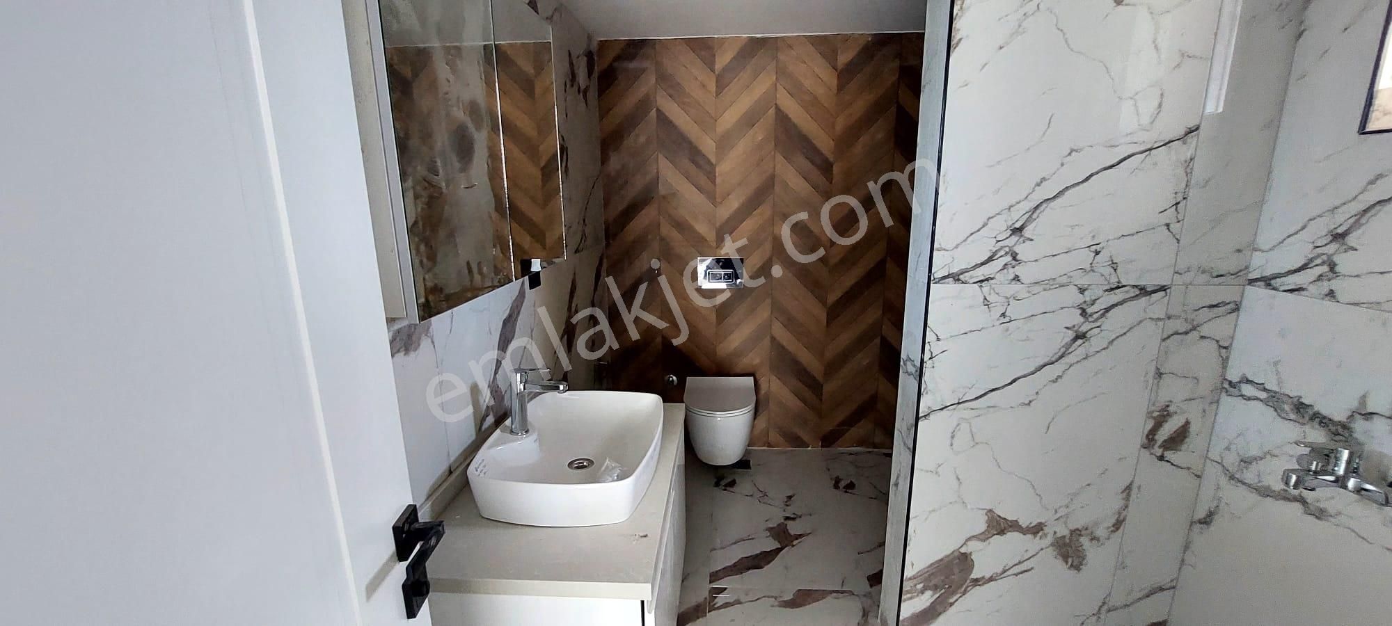 Kuşadası Marinada Asansörlü 165 M2 3+1 Arakat Daire - Görsel 31