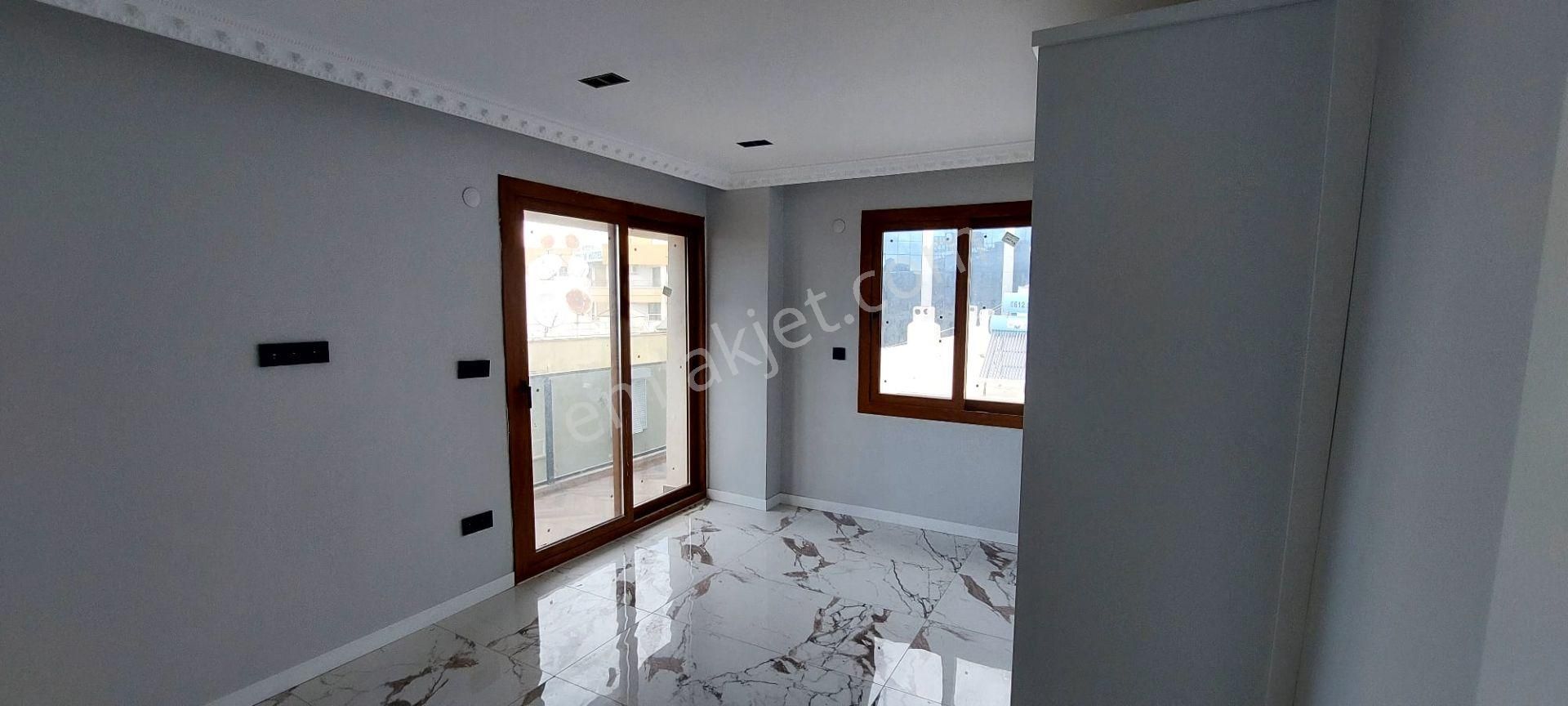 Kuşadası Marinada Asansörlü 165 M2 3+1 Arakat Daire - Görsel 22