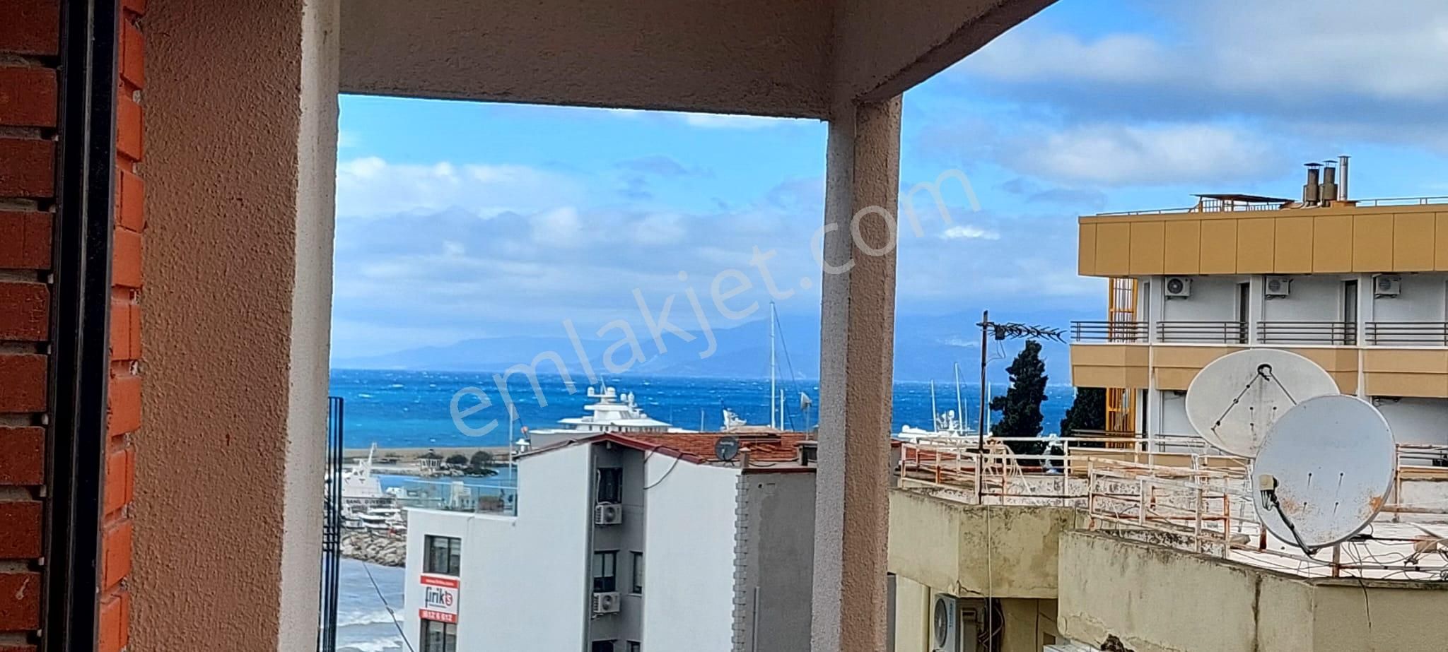 Kuşadası Marinada Asansörlü 165 M2 3+1 Arakat Daire - Görsel 15