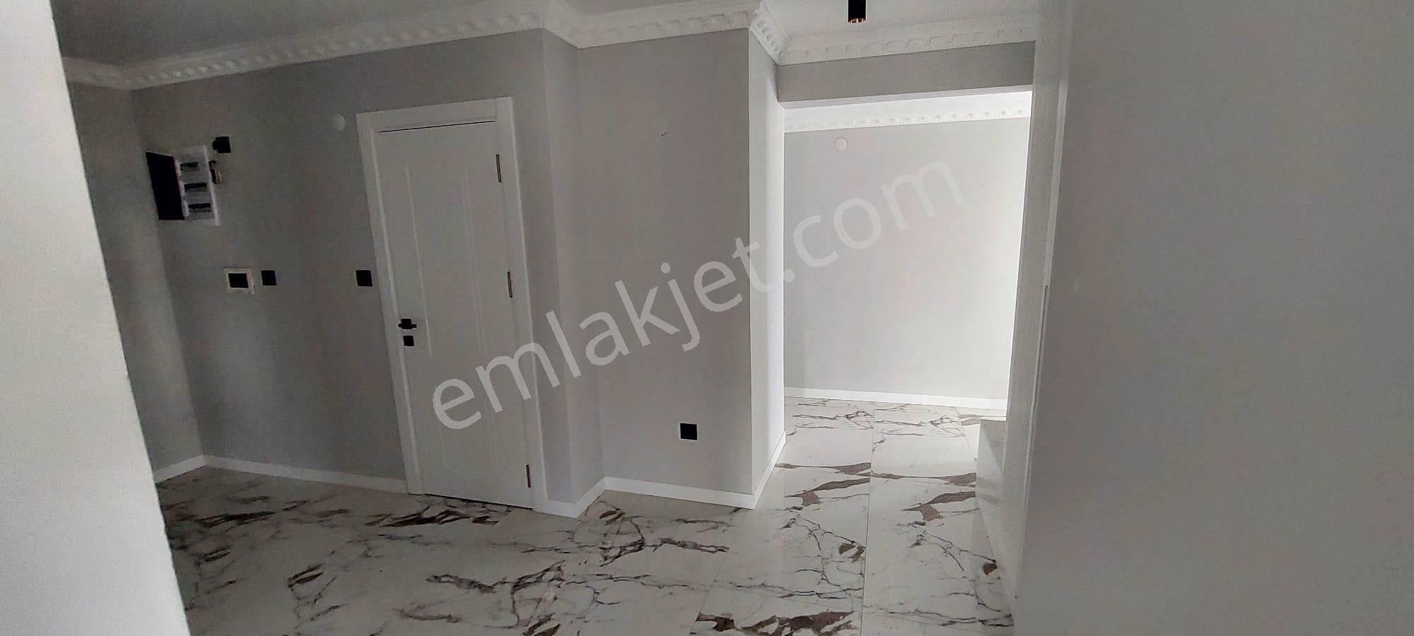 Kuşadası Marinada Asansörlü 165 M2 3+1 Arakat Daire - Görsel 23