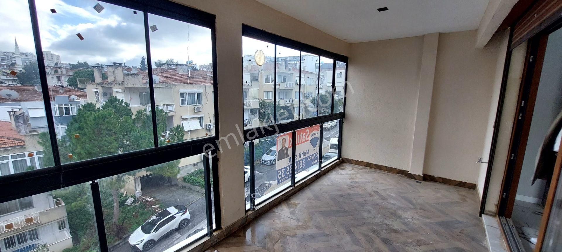 Kuşadası Marinada Asansörlü 165 M2 3+1 Arakat Daire - Görsel 13