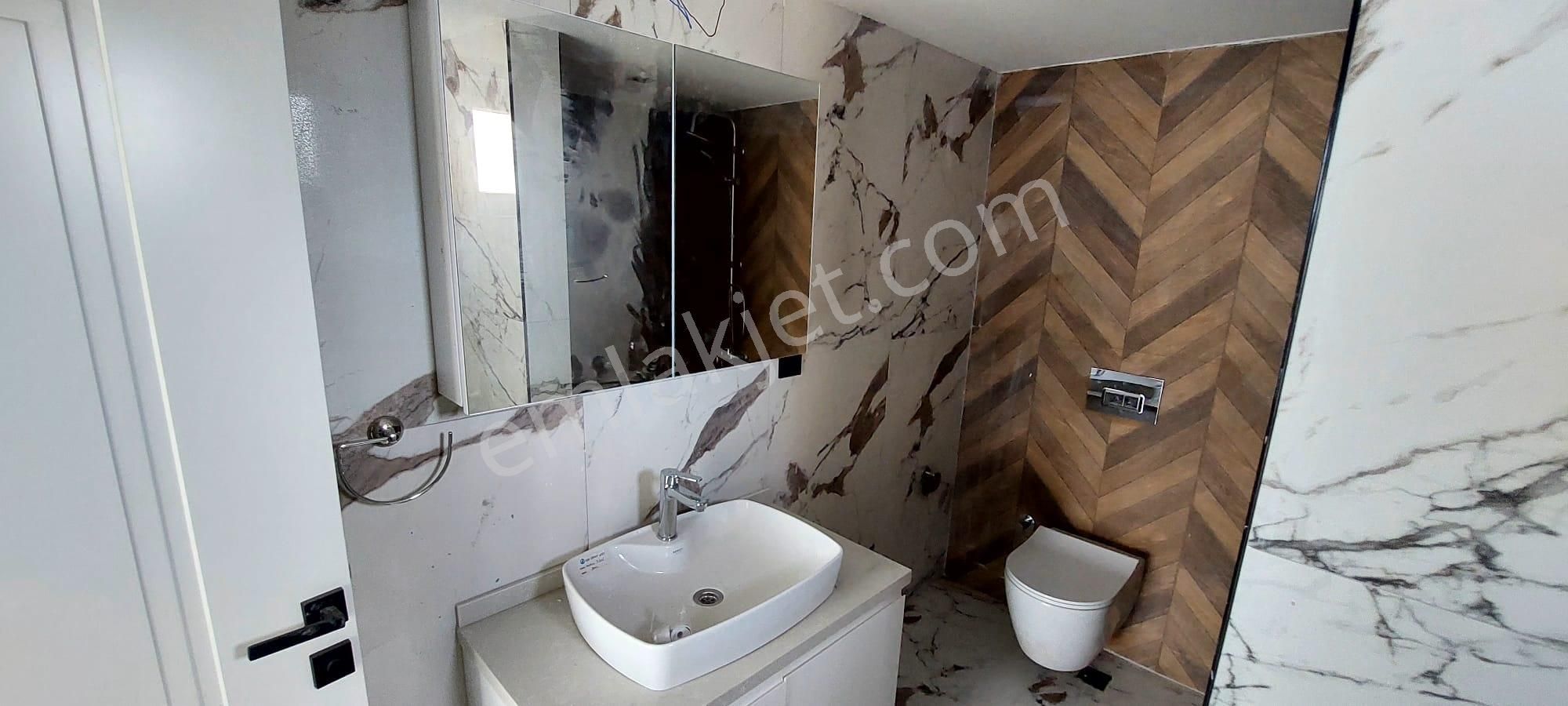 Kuşadası Marinada Asansörlü 165 M2 3+1 Arakat Daire - Görsel 30