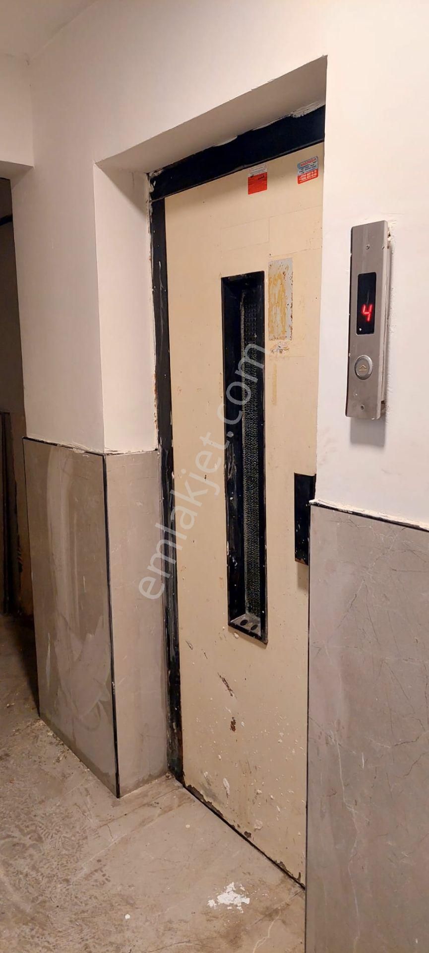 Kuşadası Marinada Asansörlü 165 M2 3+1 Arakat Daire - Görsel 5