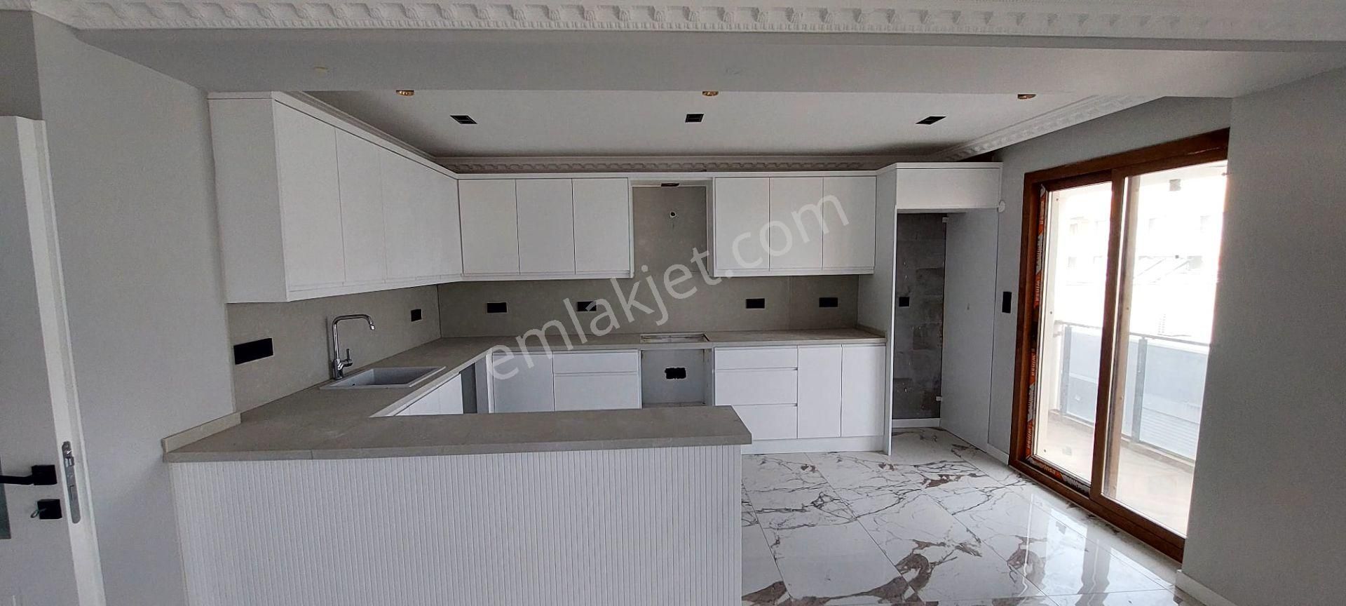 Kuşadası Marinada Asansörlü 165 M2 3+1 Arakat Daire - Görsel 9