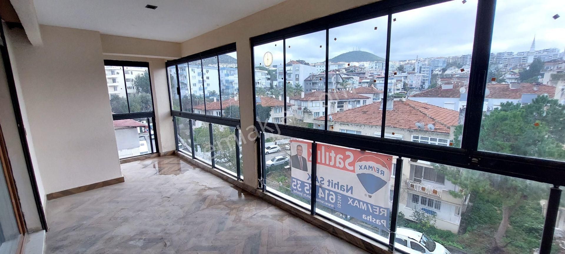 Kuşadası Marinada Asansörlü 165 M2 3+1 Arakat Daire - Görsel 11