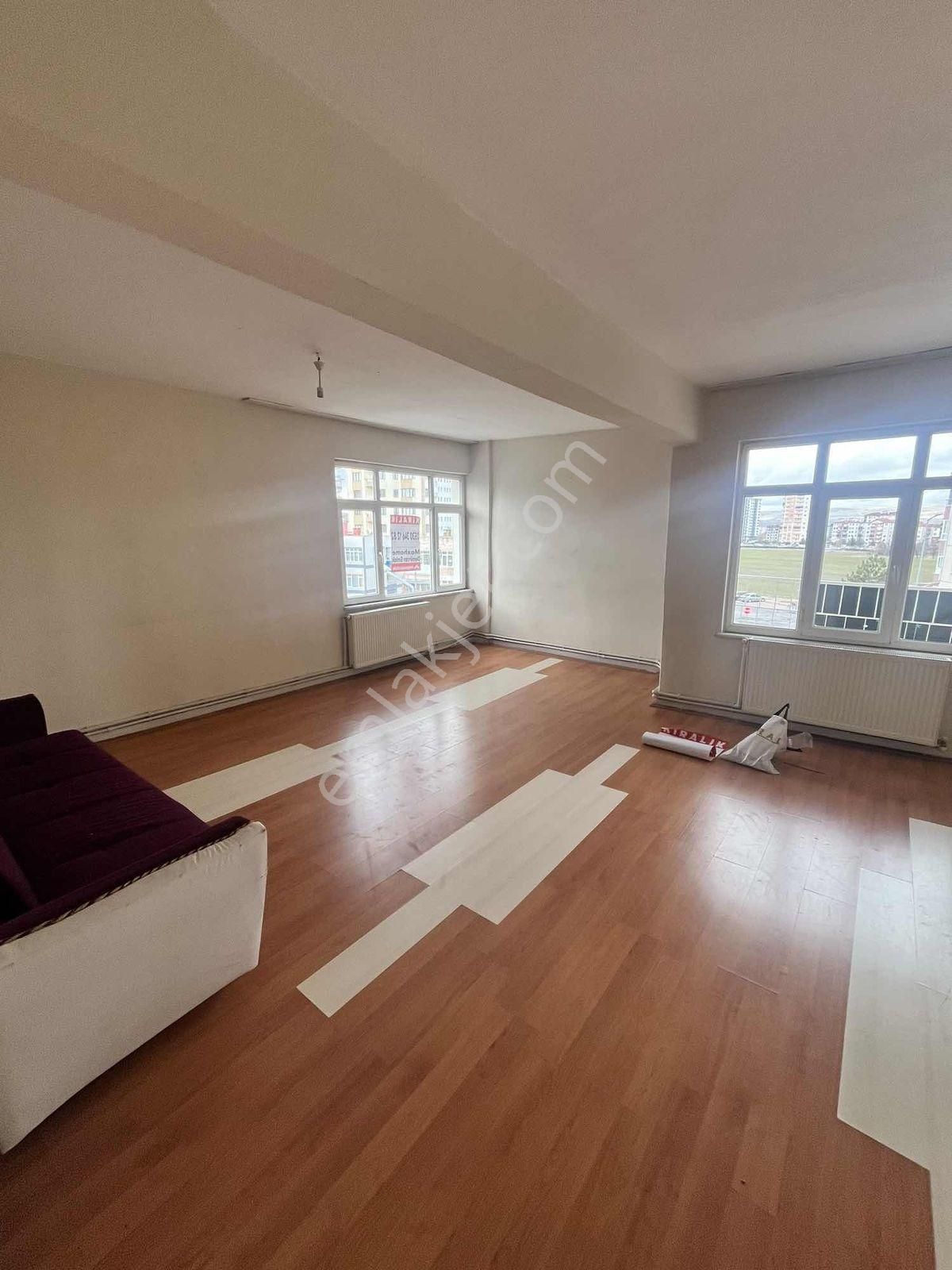 Yenişehir Mahallesinde Kiralık 2+1 Daire Ara Kat Kombili - Görsel 8