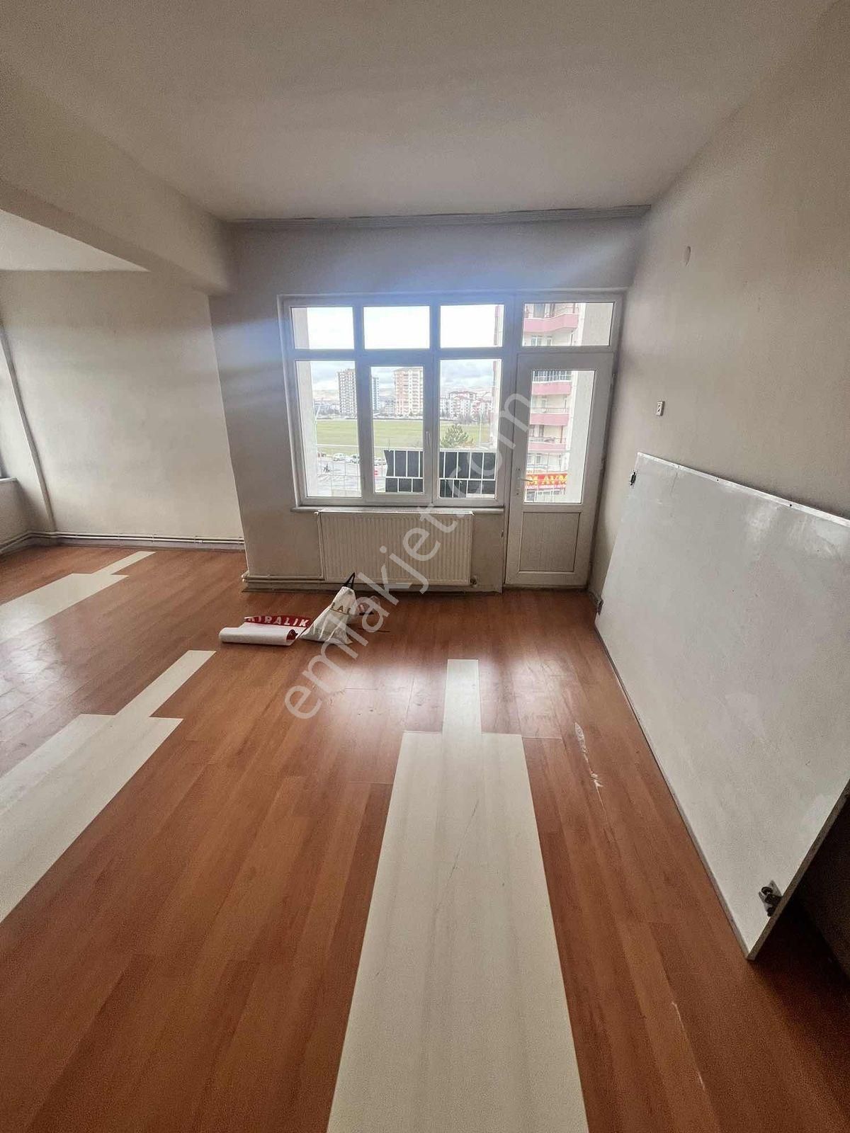Yenişehir Mahallesinde Kiralık 2+1 Daire Ara Kat Kombili - Görsel 4