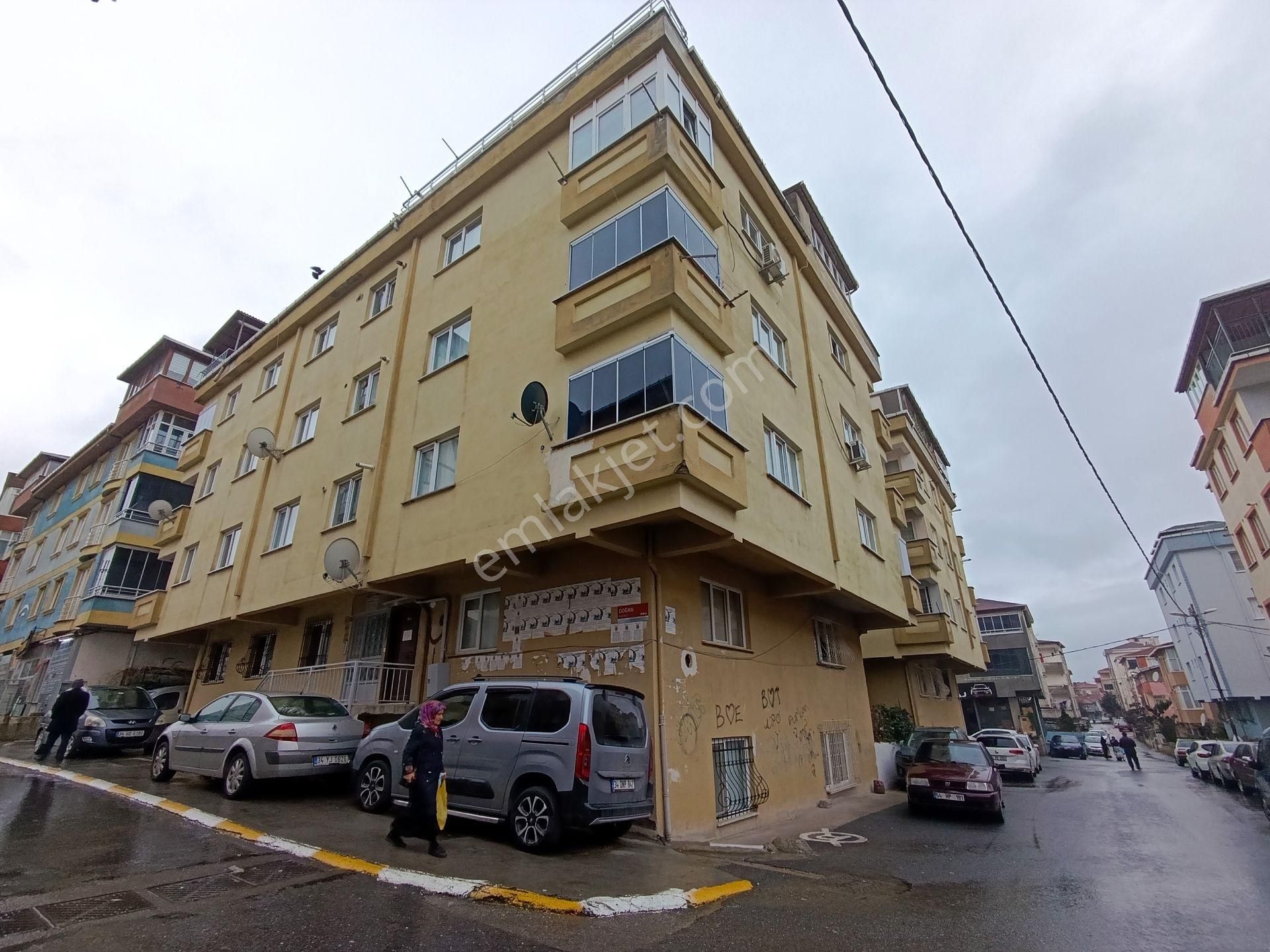 Pendik Esenyalı Fatih Mahallesi Fatih Cami Karşısı Büyük Kiralık 2+1 100m2 Daire