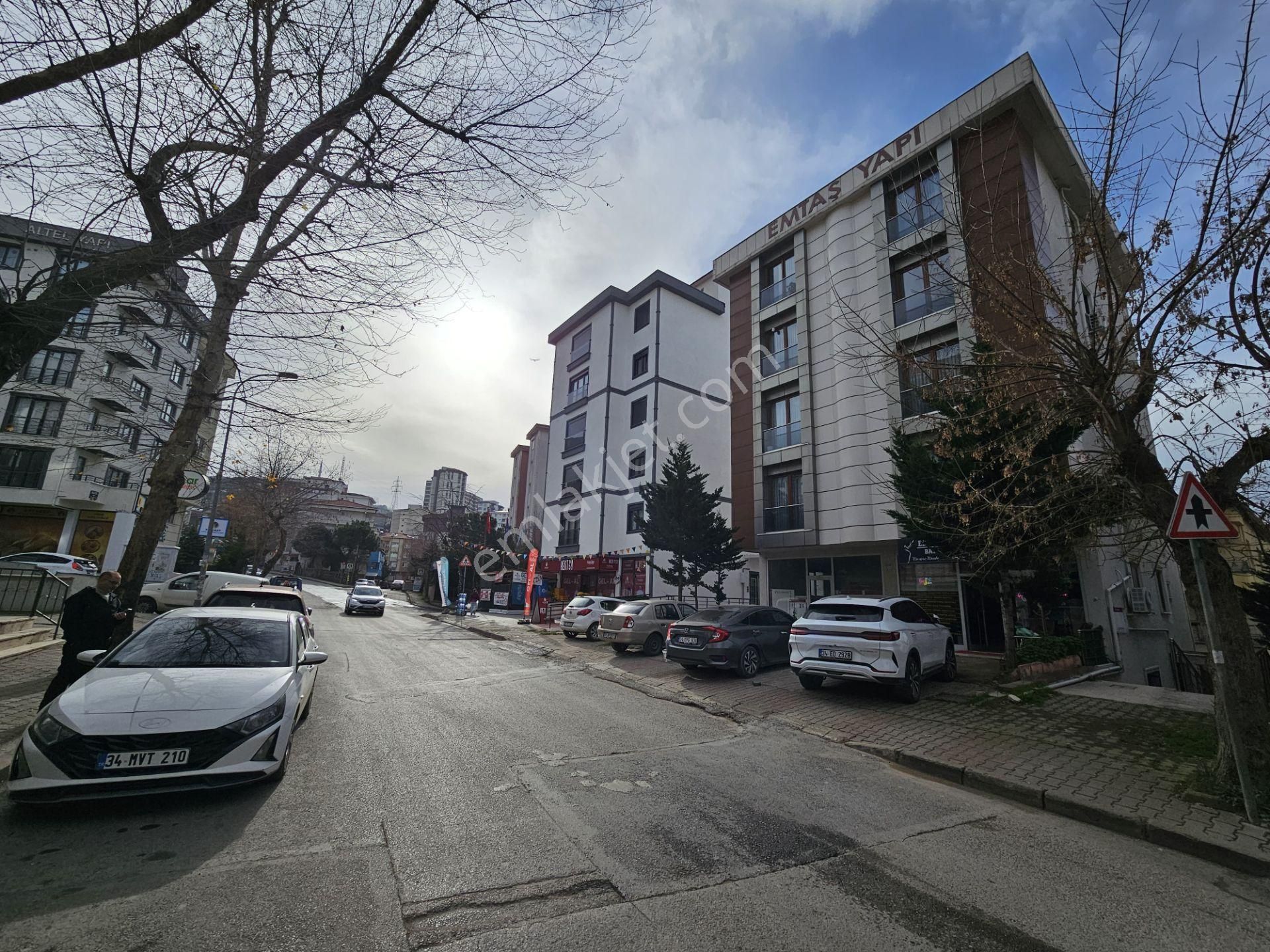 Kartal Hürriyet Mahallesi'nde İskanlı Satılık 2+1 Boş Daire