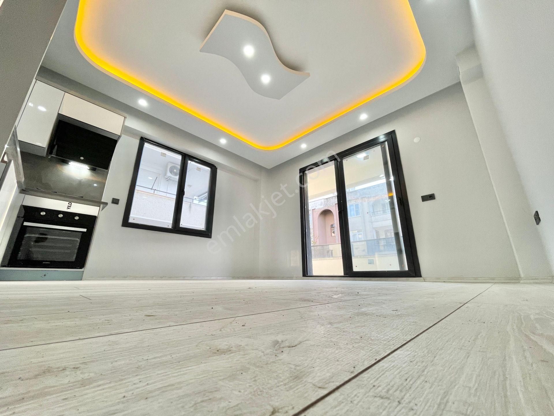 Berkay Demirel'den Akçay Kordonda Denize 30 Metre Mesafede 1+1 Daire