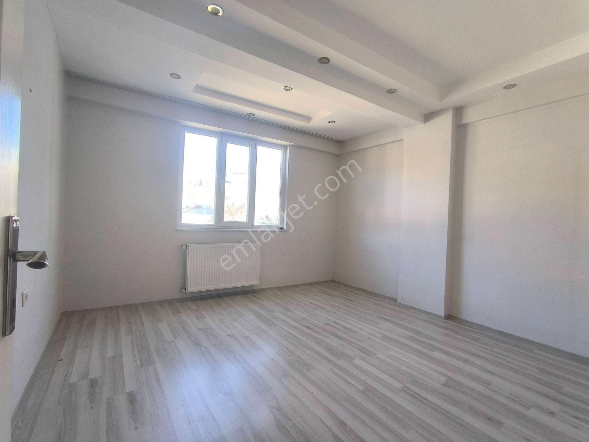 İlbadı Mahallesinde Cadde Üstü Doğalgazlı Ankastre Takımlı 2+1/100 M2 7 Yıllık Daire 2.900.000 Tl - Görsel 5