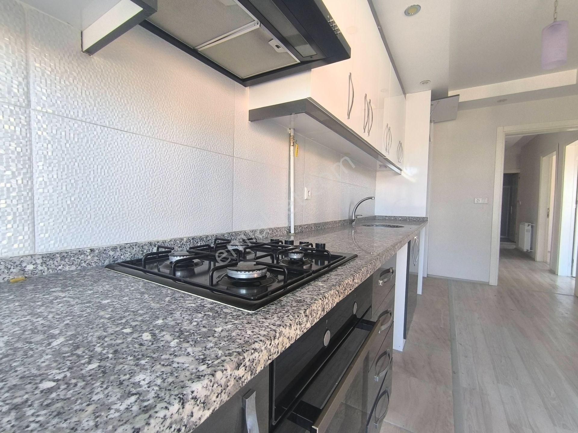 İlbadı Mahallesinde Cadde Üstü Doğalgazlı Ankastre Takımlı 2+1/100 M2 7 Yıllık Daire 2.900.000 Tl - Görsel 11