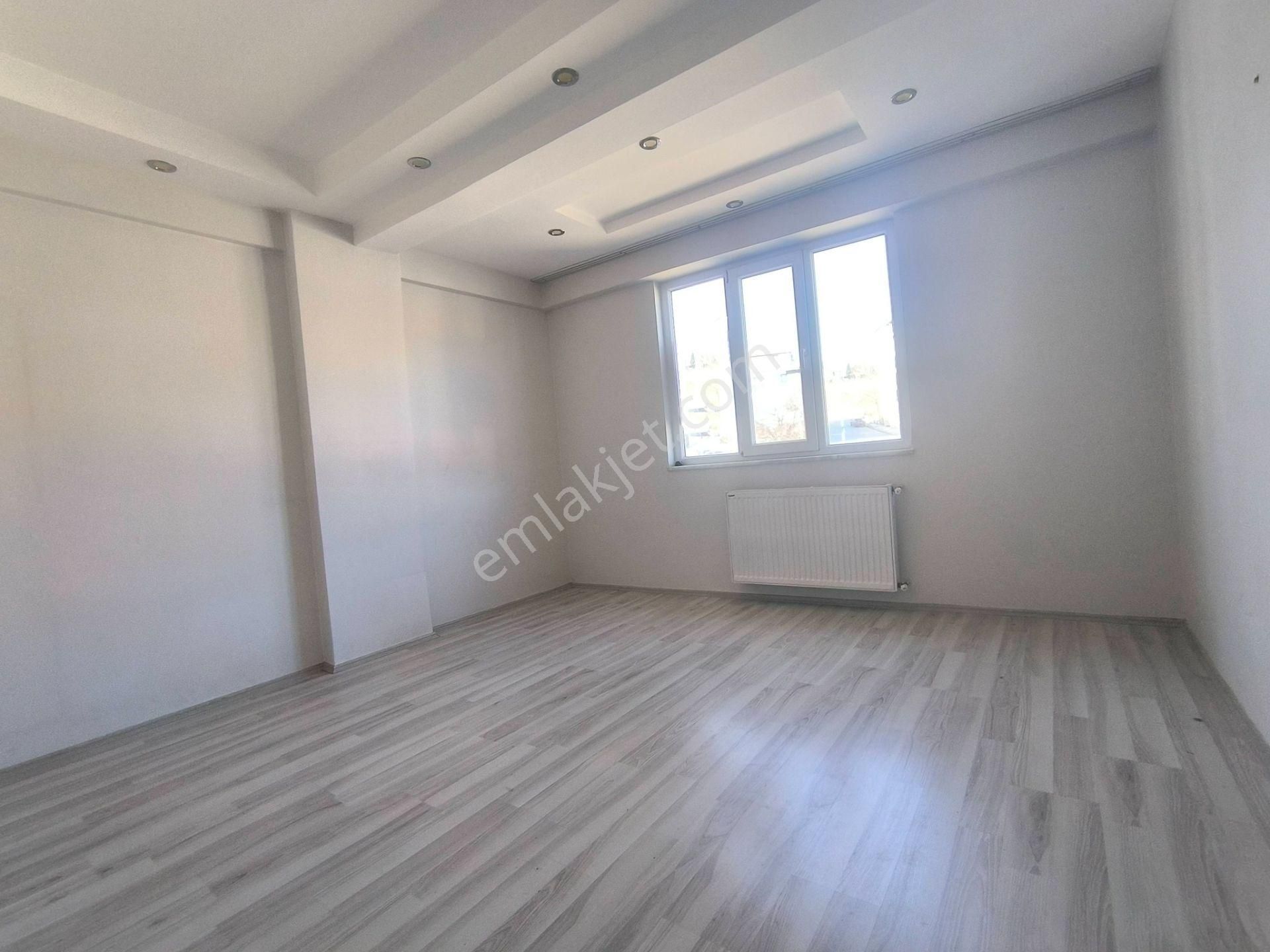 İlbadı Mahallesinde Cadde Üstü Doğalgazlı Ankastre Takımlı 2+1/100 M2 7 Yıllık Daire 2.900.000 Tl - Görsel 3