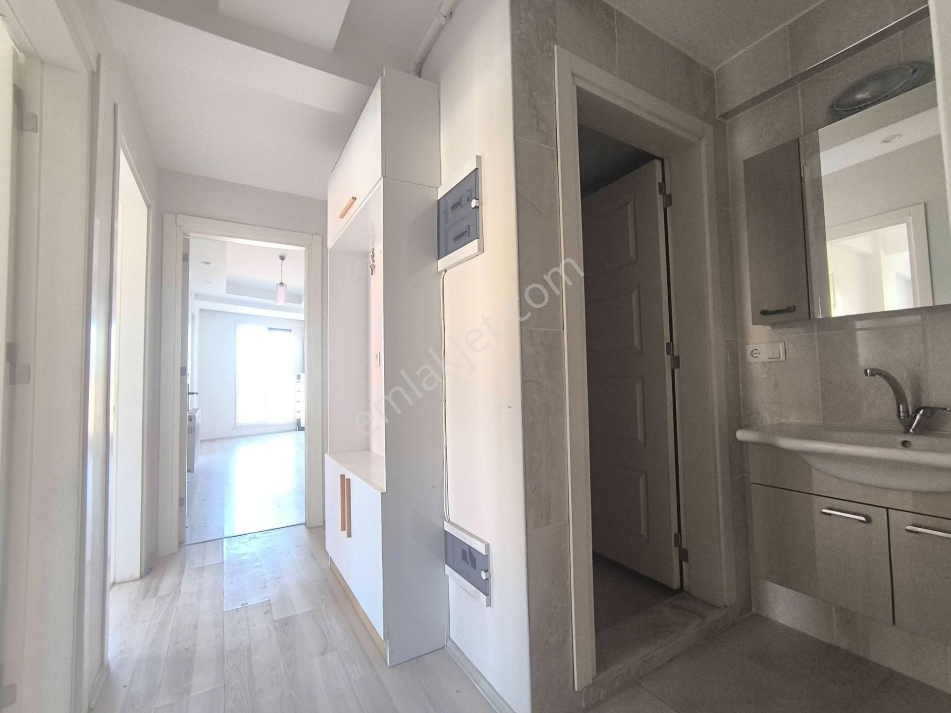 İlbadı Mahallesinde Cadde Üstü Doğalgazlı Ankastre Takımlı 2+1/100 M2 7 Yıllık Daire 2.900.000 Tl - Görsel 8