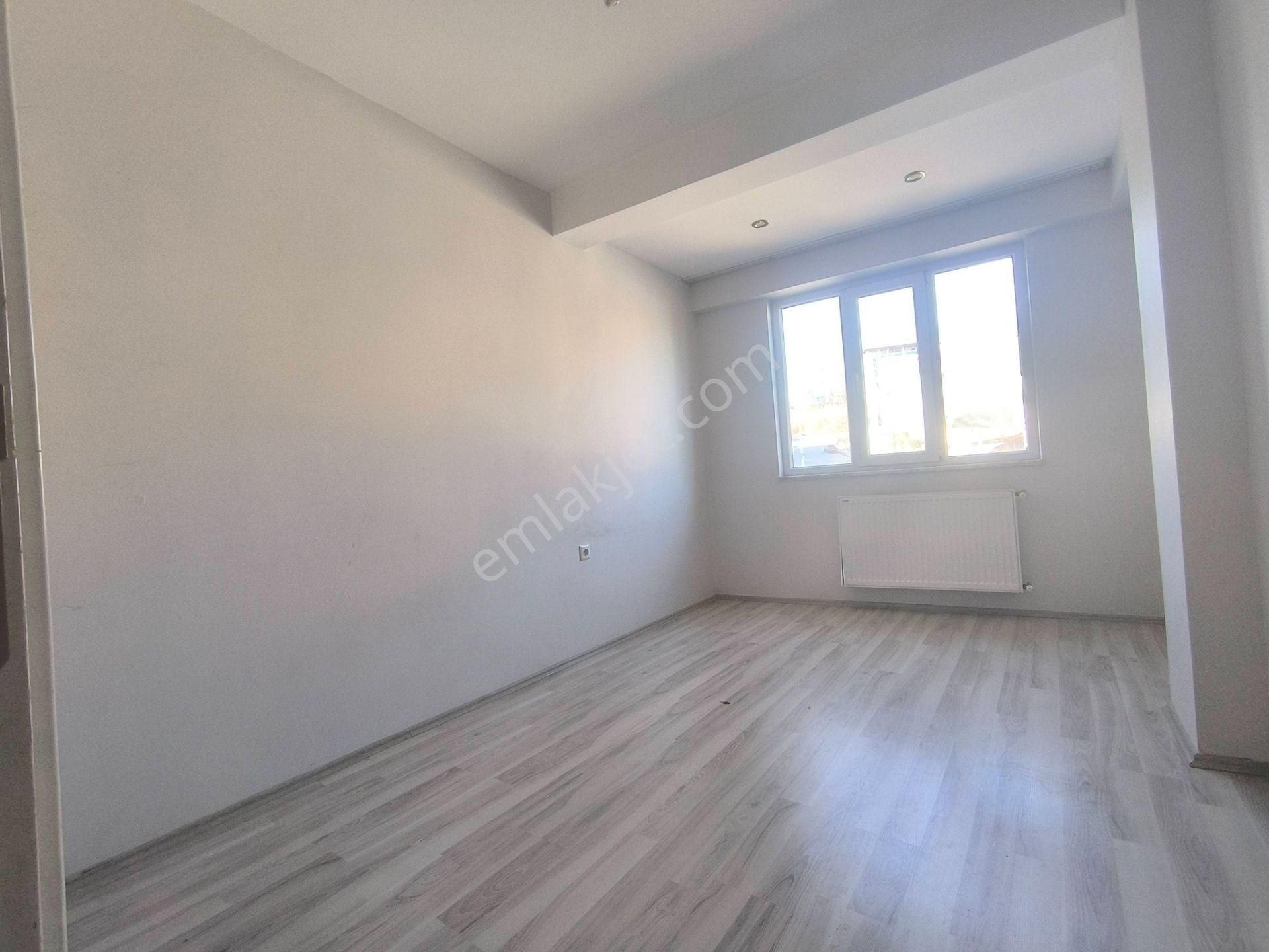 İlbadı Mahallesinde Cadde Üstü Doğalgazlı Ankastre Takımlı 2+1/100 M2 7 Yıllık Daire 2.900.000 Tl - Görsel 4