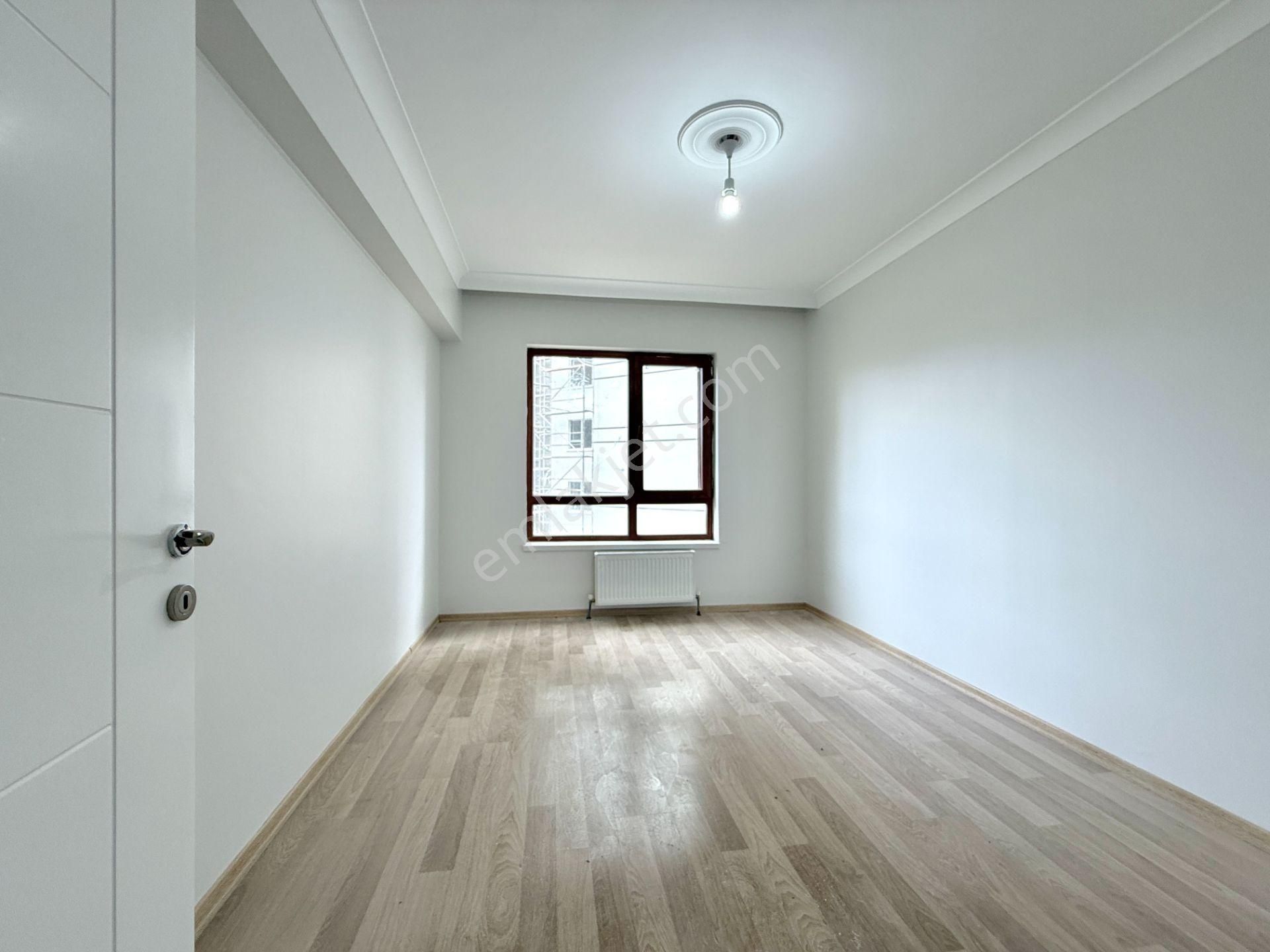 Pursaklar Mehmet Zengin Emlak'tan Otoparklı Çift Banyolu 1.kat 3+1 Sitede Daire - Görsel 12