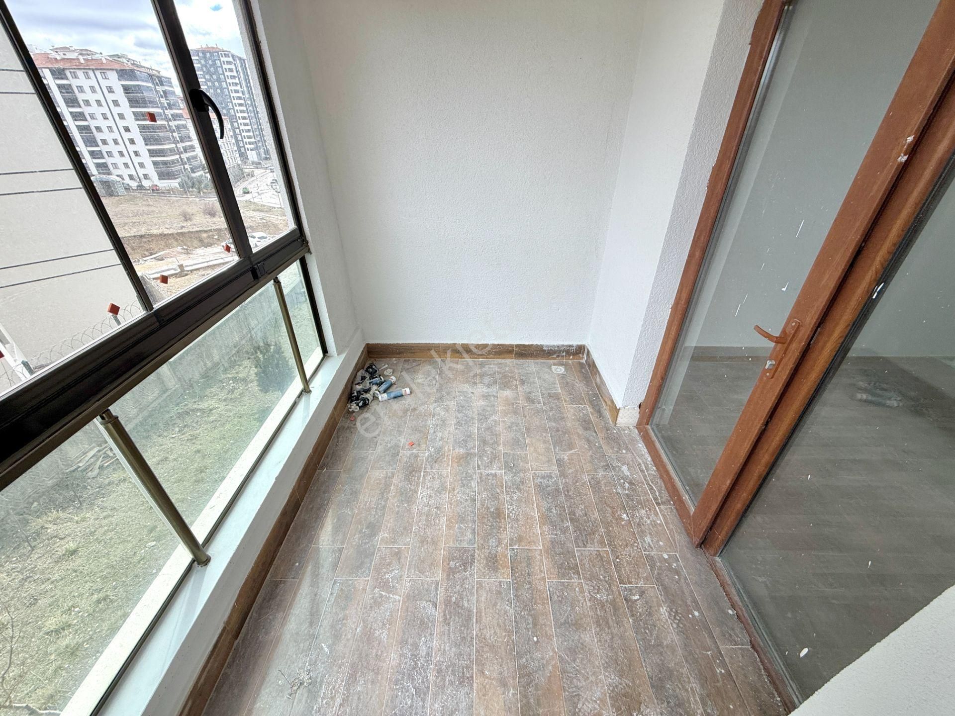 Pursaklar Mehmet Zengin Emlak'tan Otoparklı Çift Banyolu 1.kat 3+1 Sitede Daire - Görsel 26