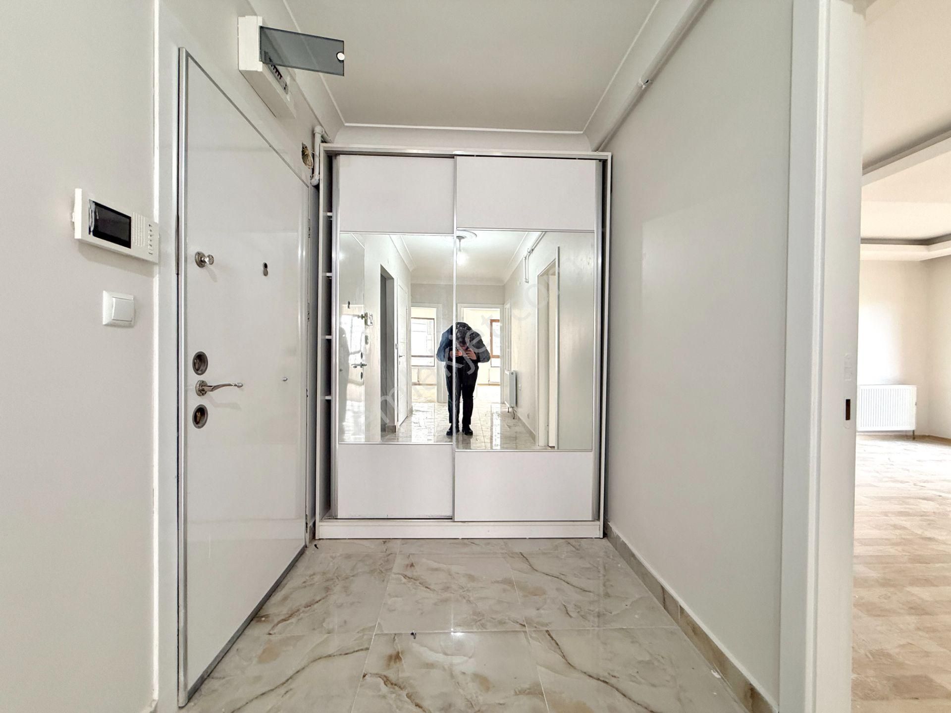 Pursaklar Mehmet Zengin Emlak'tan Otoparklı Çift Banyolu 1.kat 3+1 Sitede Daire - Görsel 27