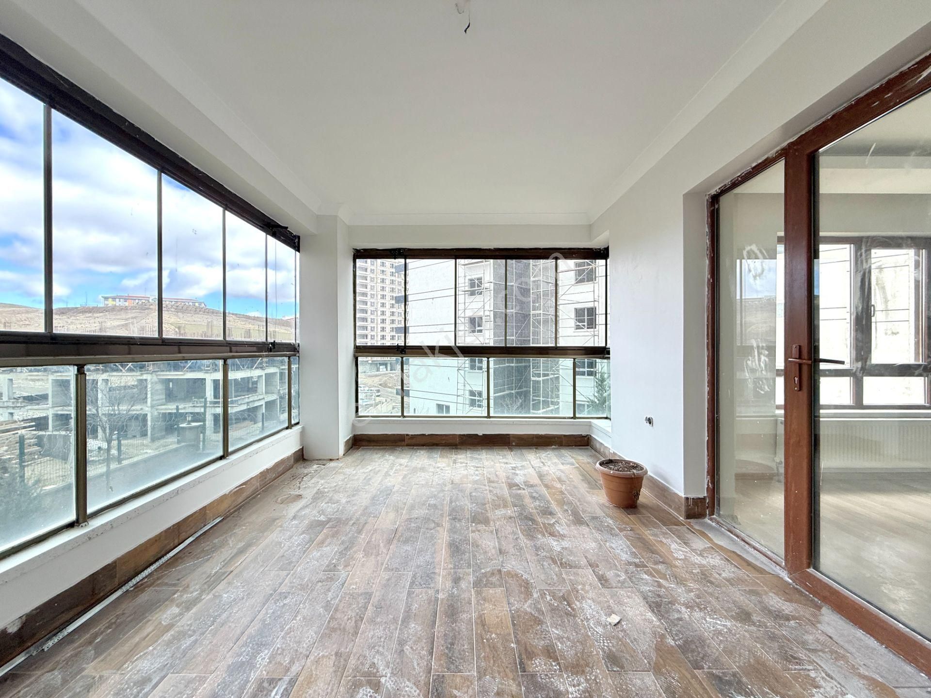 Pursaklar Mehmet Zengin Emlak'tan Otoparklı Çift Banyolu 1.kat 3+1 Sitede Daire - Görsel 32