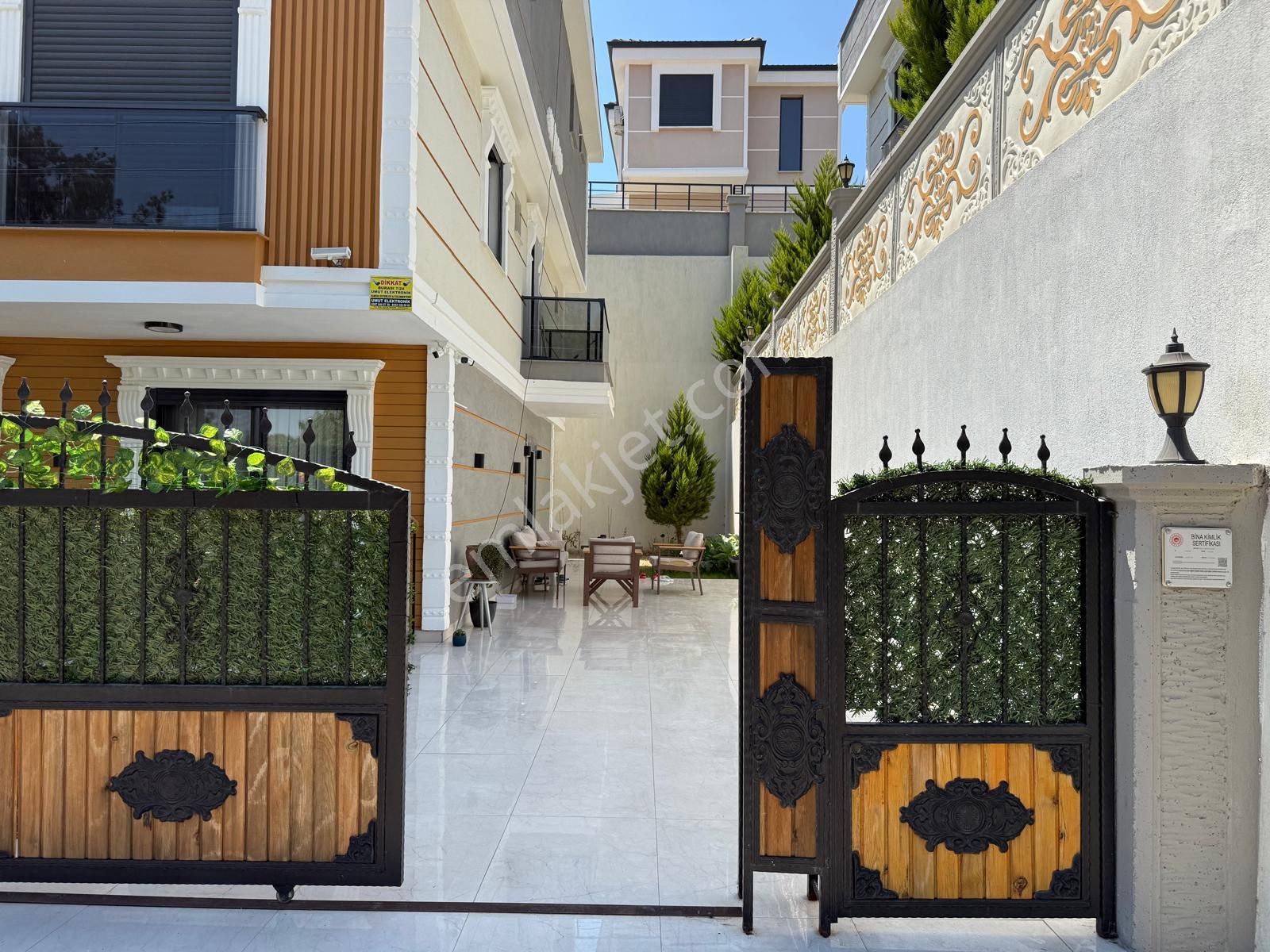 Didim'de Denize 450m | 5+1 Fırsat Müstakil Tripleks Villa - Görsel 2