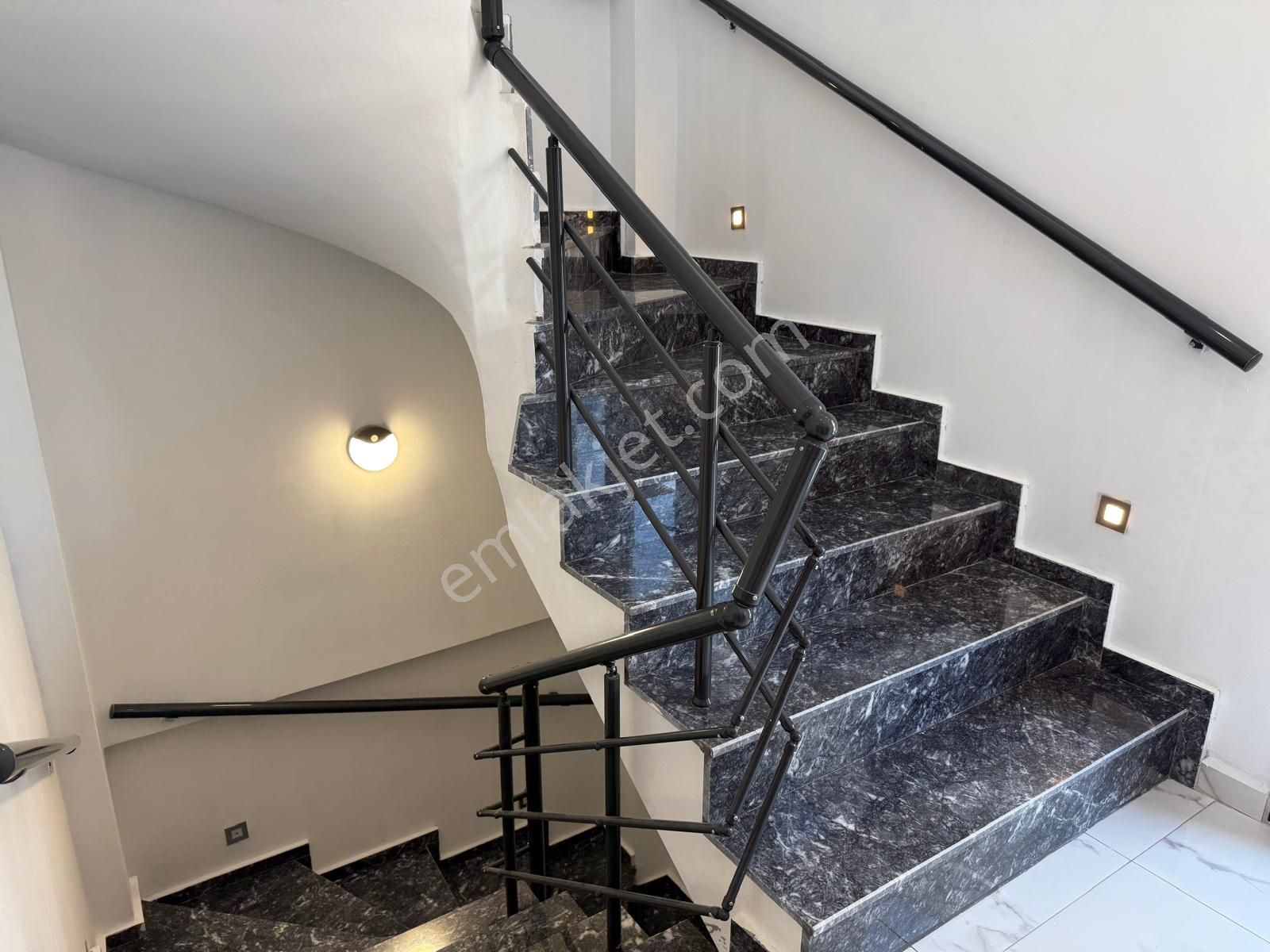 Didim'de Denize 450m | 5+1 Fırsat Müstakil Tripleks Villa - Görsel 26