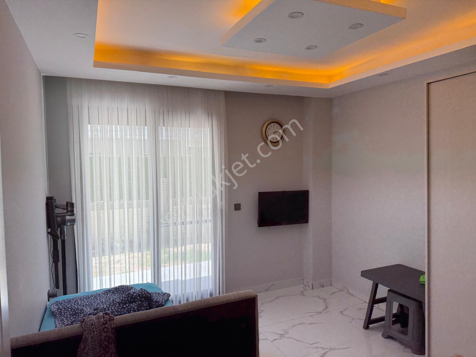 Didim'de Denize 450m | 5+1 Fırsat Müstakil Tripleks Villa - Görsel 20