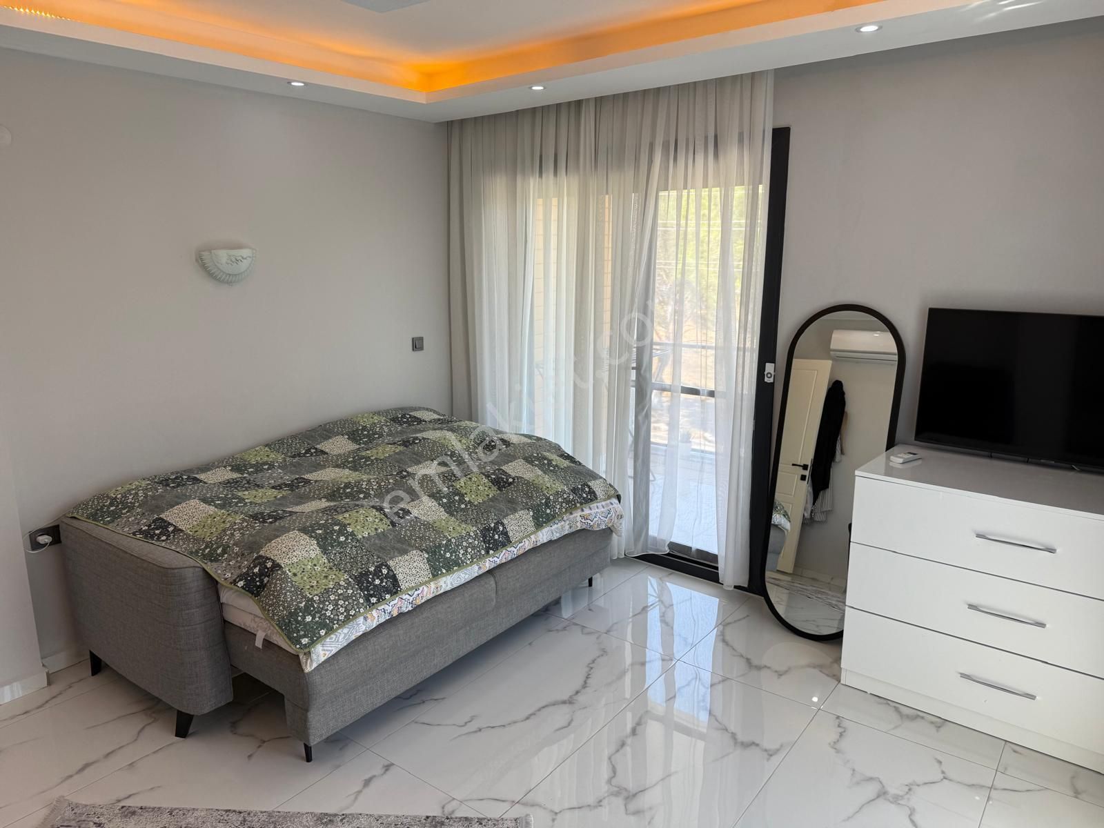 Didim'de Denize 450m | 5+1 Fırsat Müstakil Tripleks Villa - Görsel 23