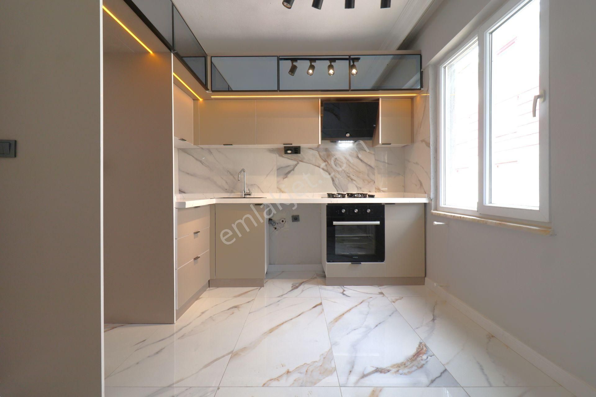 💥akçay'da Aygül'den💥içi Full Yapılı Ön Cephe Ara Kat Ayrı Mutfak Geniş Balkonlu 2+1 Satılık Daire - Görsel 3