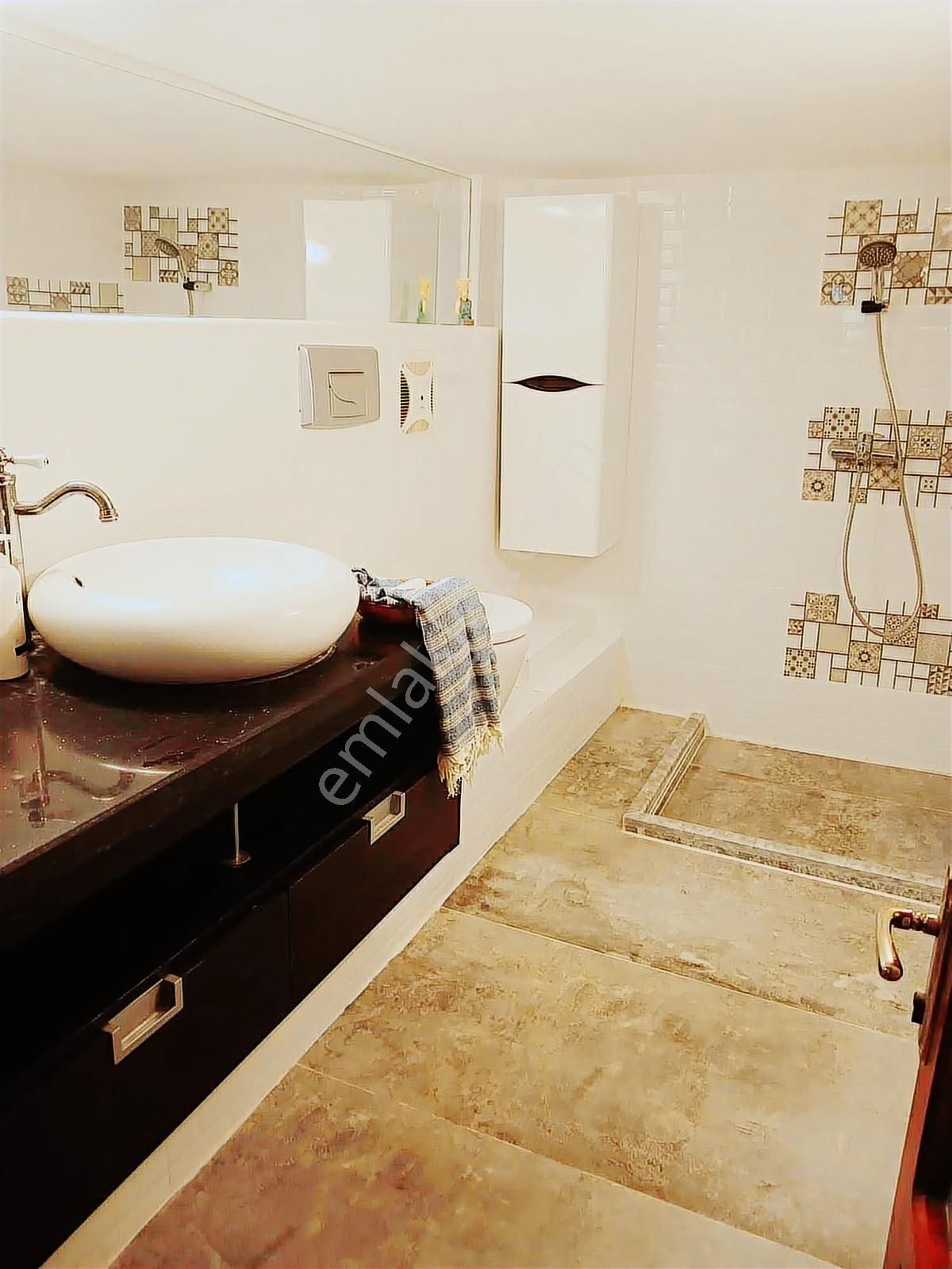 Tayman'dan Akyarlar'da Muhteşem Deniz Ve Adalar Manzaralı Villa - Görsel 8