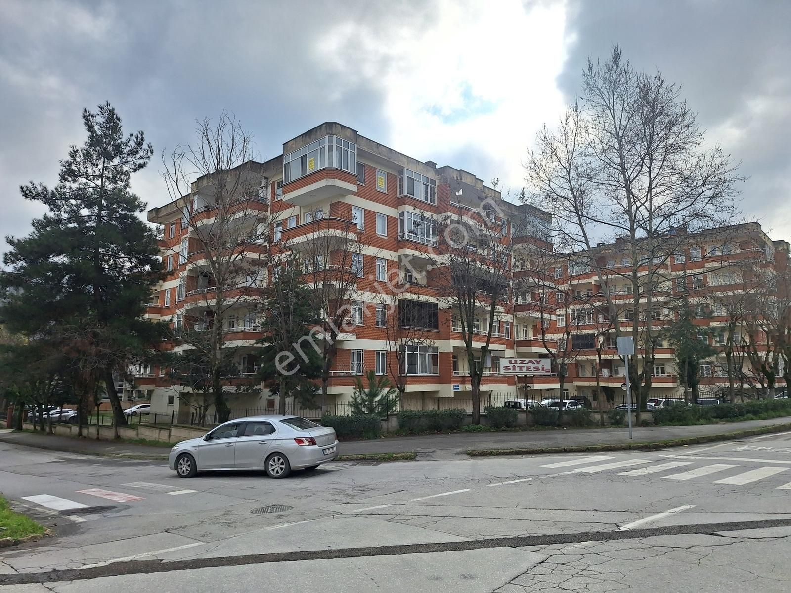 Esen'den Kanuni Caddesine Cephe Bakımlı Kiralık Köşe Daire