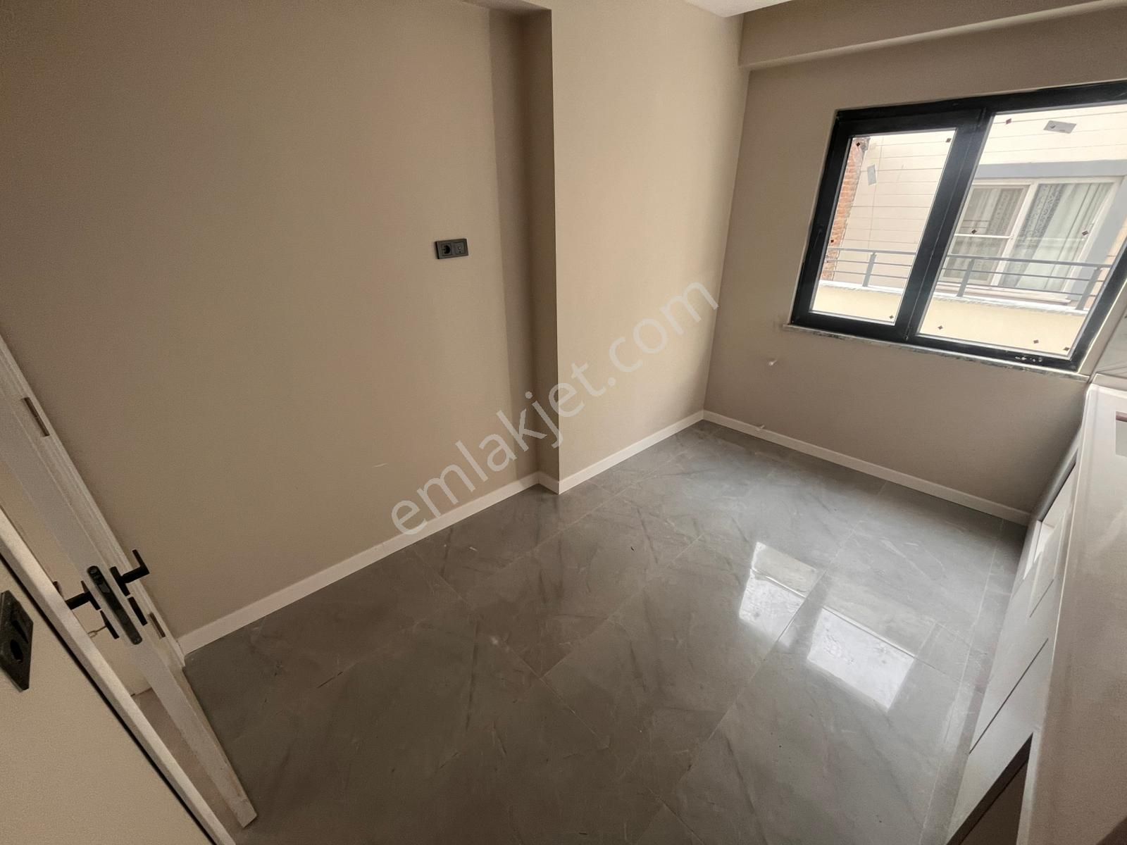 Yükselden Edremitte Sıfır K.mutfak Ebv.banyolu Öncephe 2+1 Satılık Daire - Görsel 15