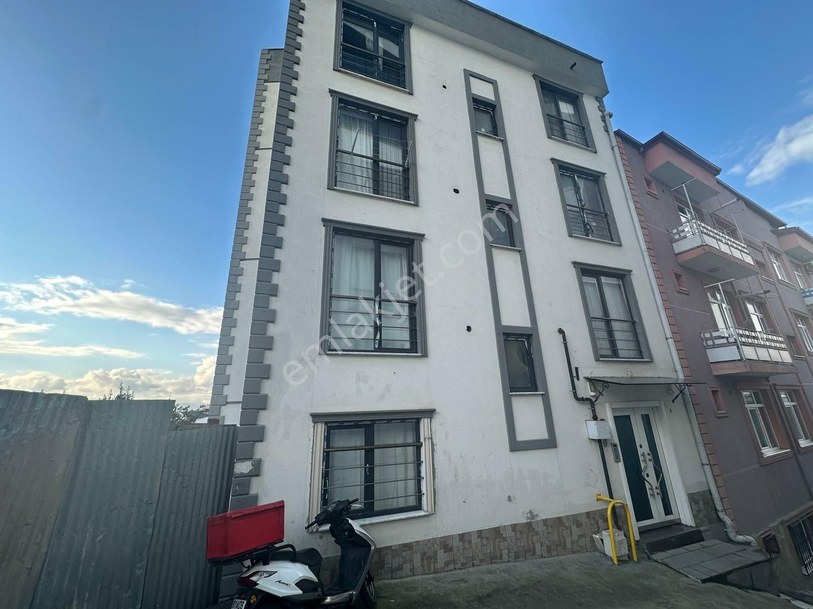 Gazipaşa Mahallesinde Satılık 1+1 Bahçeli Dublex Daire