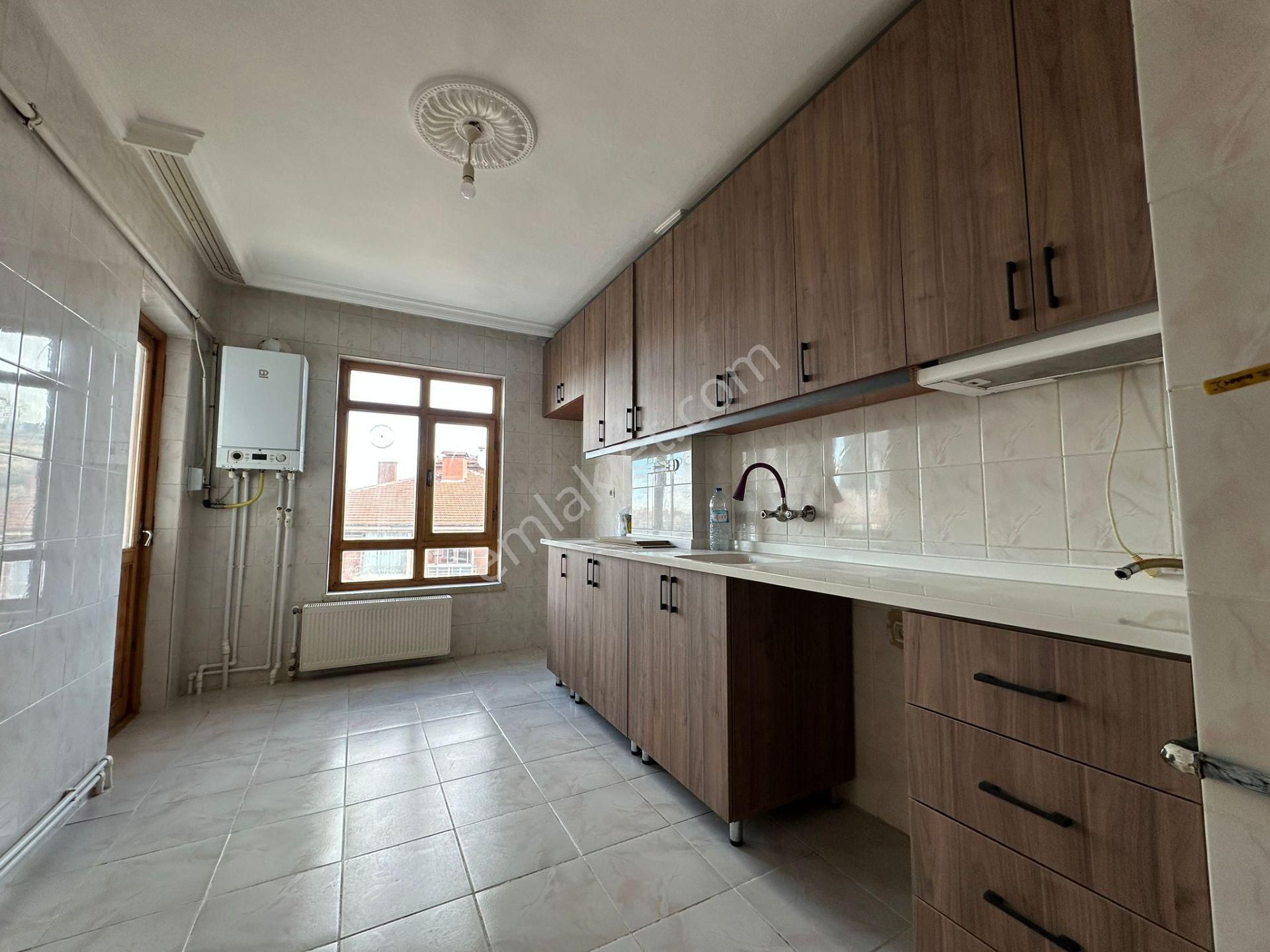 Altındağ - Karapürçek Mahallesi E.banyolu Katta 3+1 Satılık Daire !!!