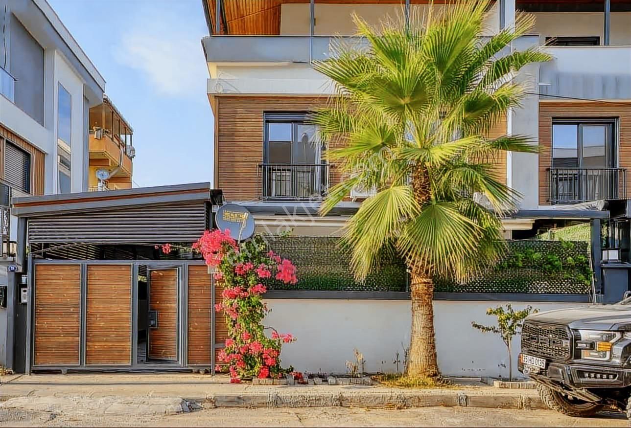 Qzen Gayrimenkul Den Merkezi Konumda 5+1 Villa