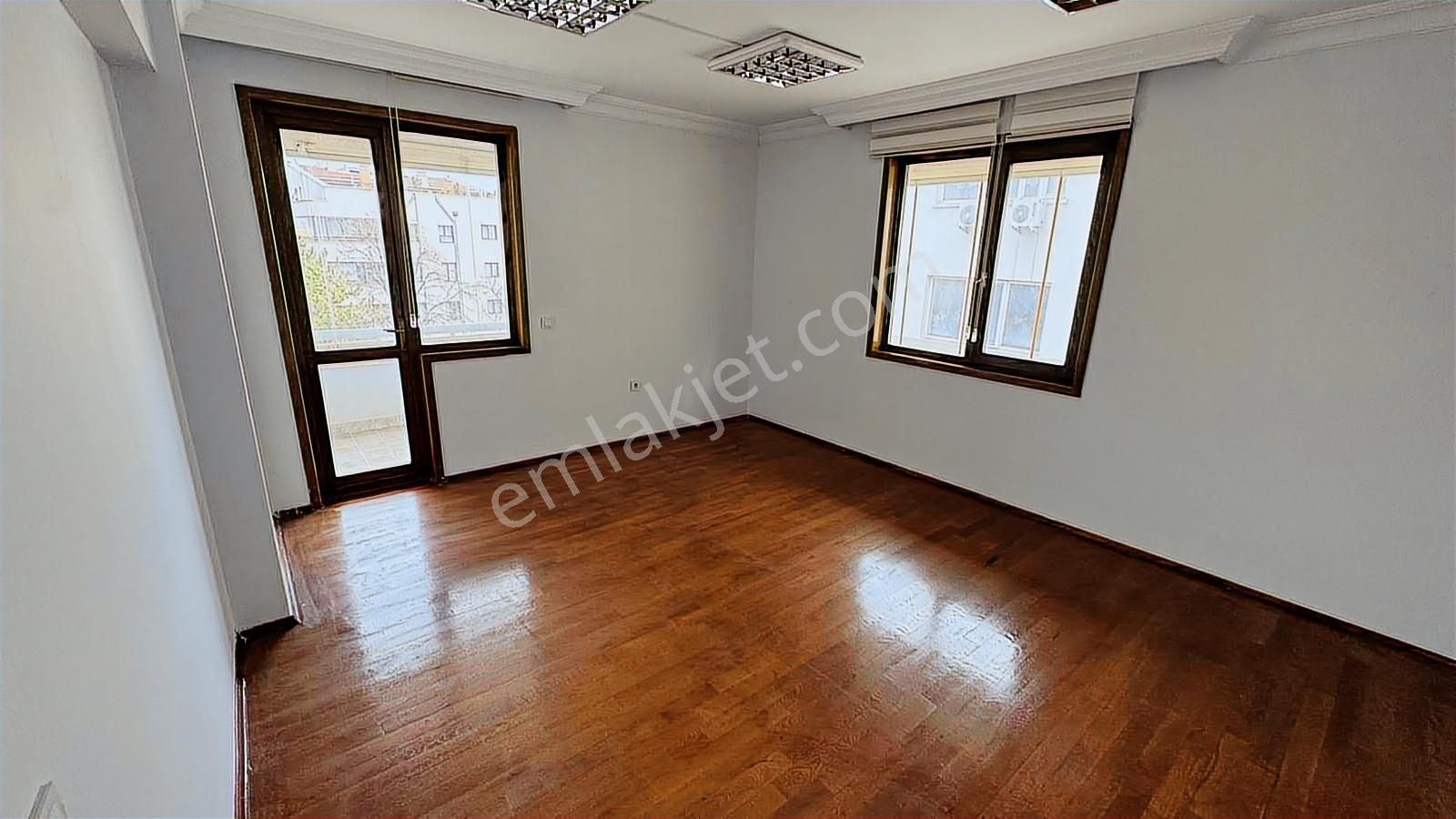 Katar Caddesinde Önü Açık Şahane Ofis - Görsel 34