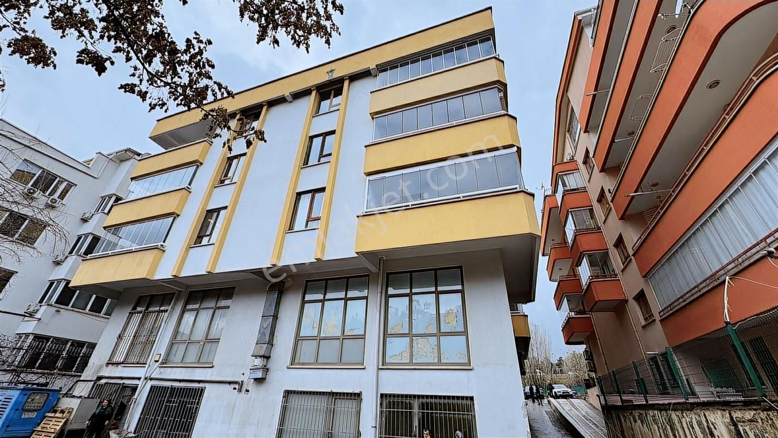 Katar Caddesinde Önü Açık Şahane Ofis - Görsel 26
