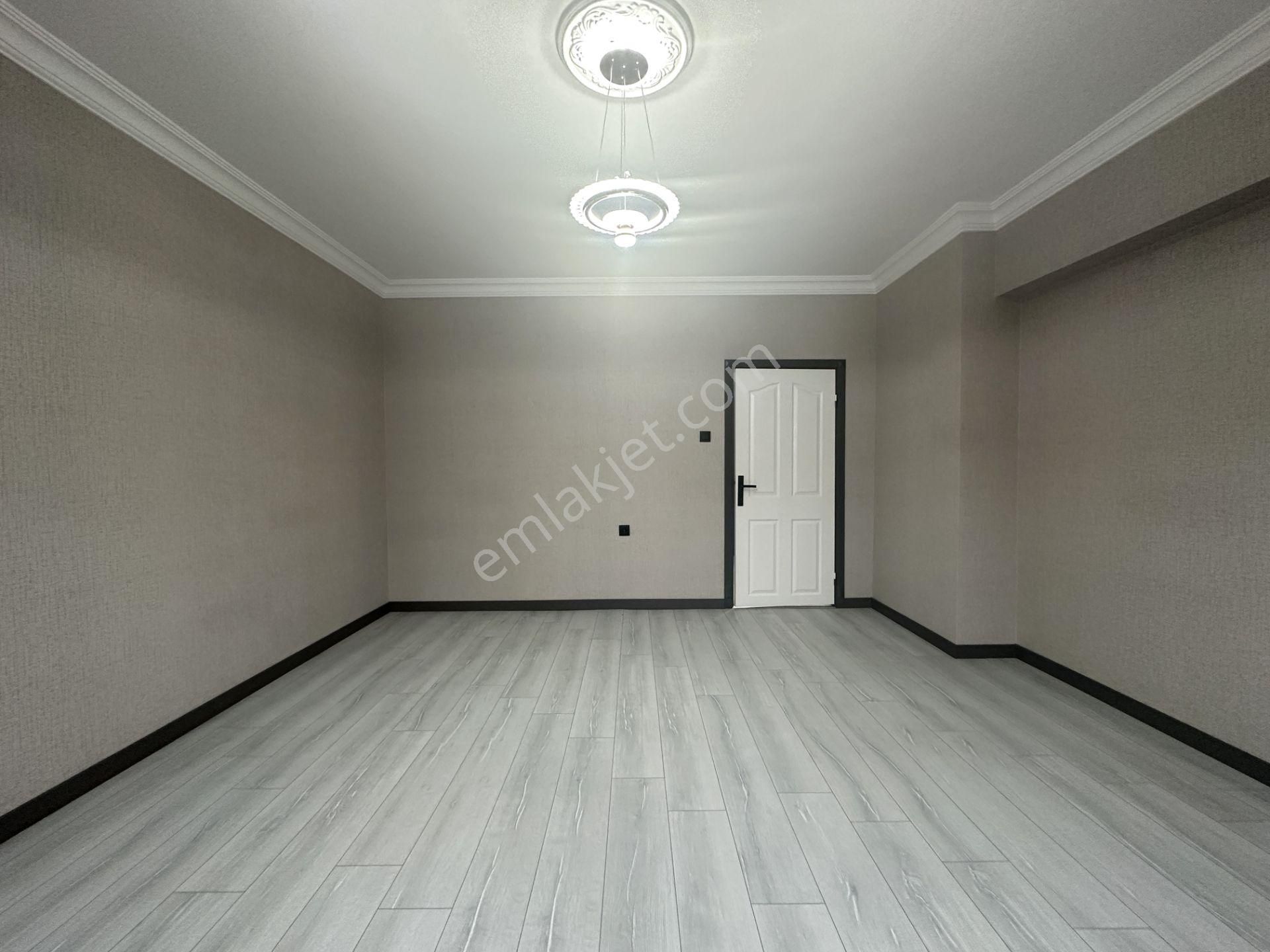 Ufuk Kılıç Emlak'tan Komple Yenilenmiş Uygun Fiyatlı 3+1 Lüx Daire - Görsel 14